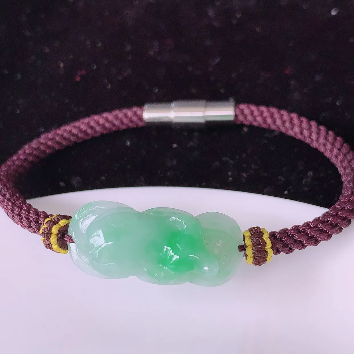 自然光实拍，冰润飘绿翡翠牛气冲天手串手链，种老水足，冰清玉润  颜色漂亮  #81.24取一尺寸26