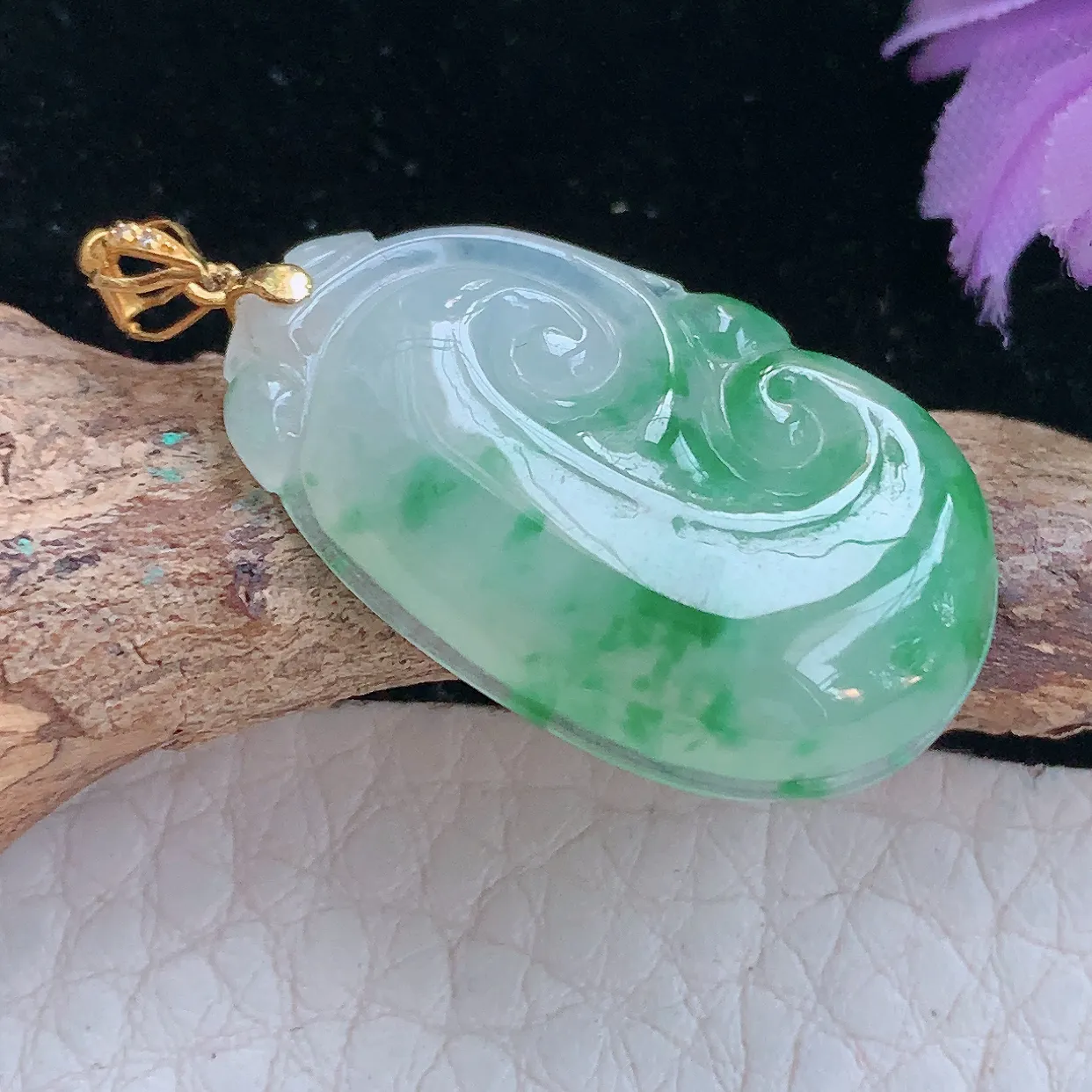 xqa实拍26.3*17*5缅甸翡翠小如意玉坠 冰飘花事事如意锁骨坠