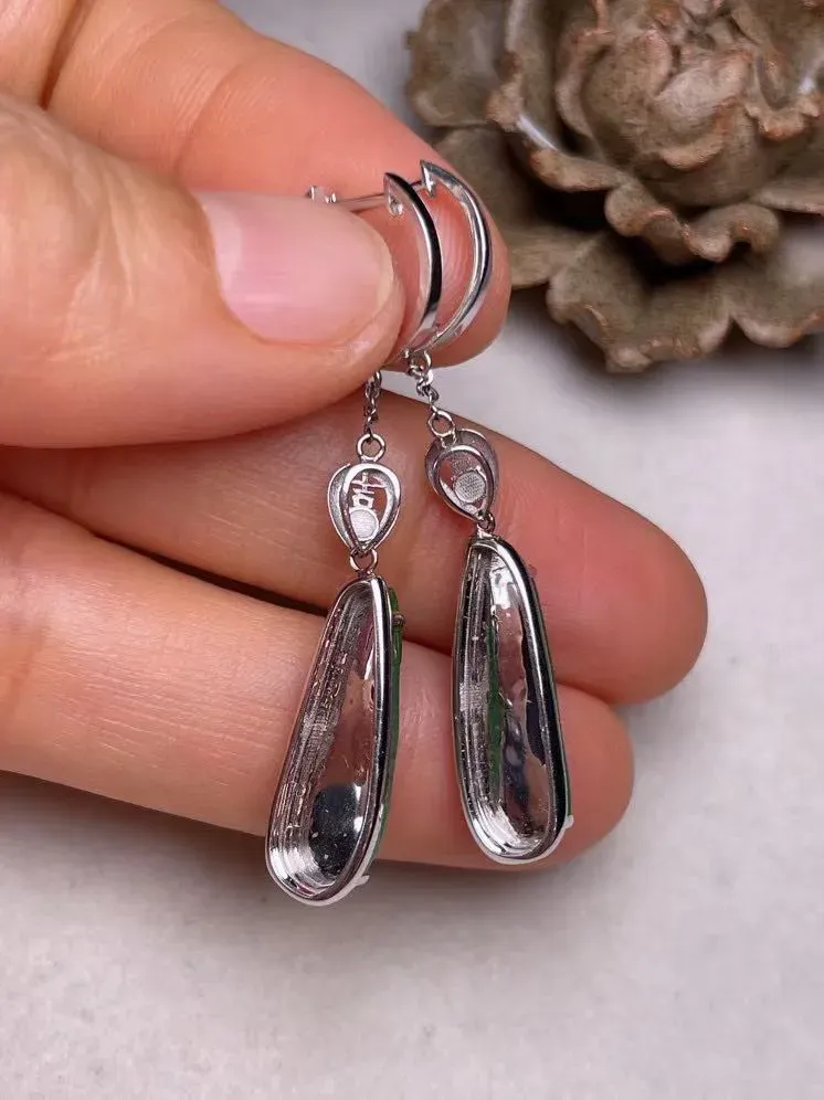 冰种阳绿福豆耳坠、真金真钻镶嵌，种水好，玉质细腻 .裸石尺寸 19.2*5.8