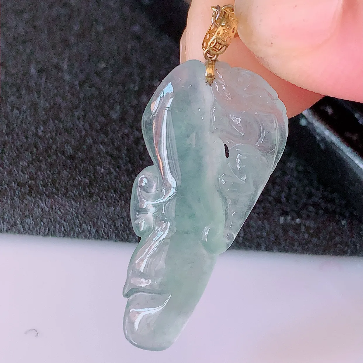 18K金镶嵌冰种翡翠招财蜥蜴吊坠，种老水足，雕工精湛 ，寓意美好，佩戴时尚出众！#1.26