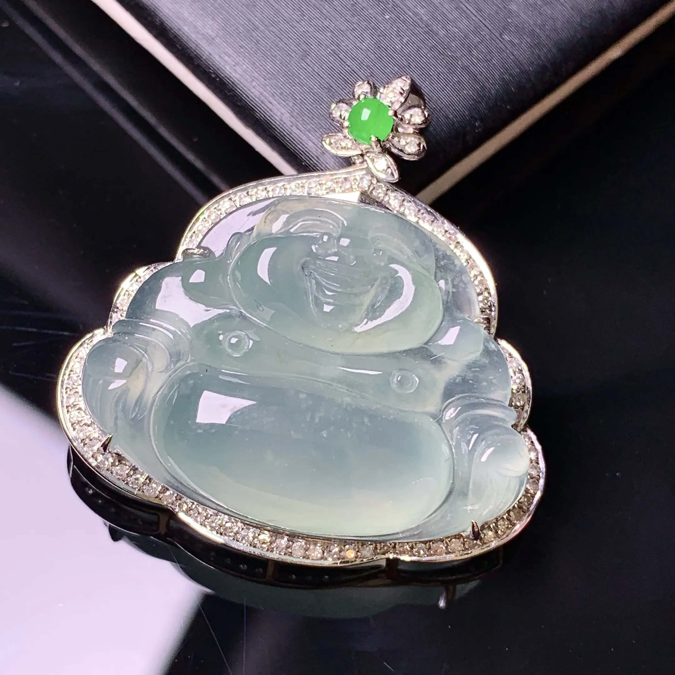 18k金钻镶嵌冰种佛公吊坠 玉质细腻 色泽清新艳丽 整体尺寸28.6*27.8*8.6