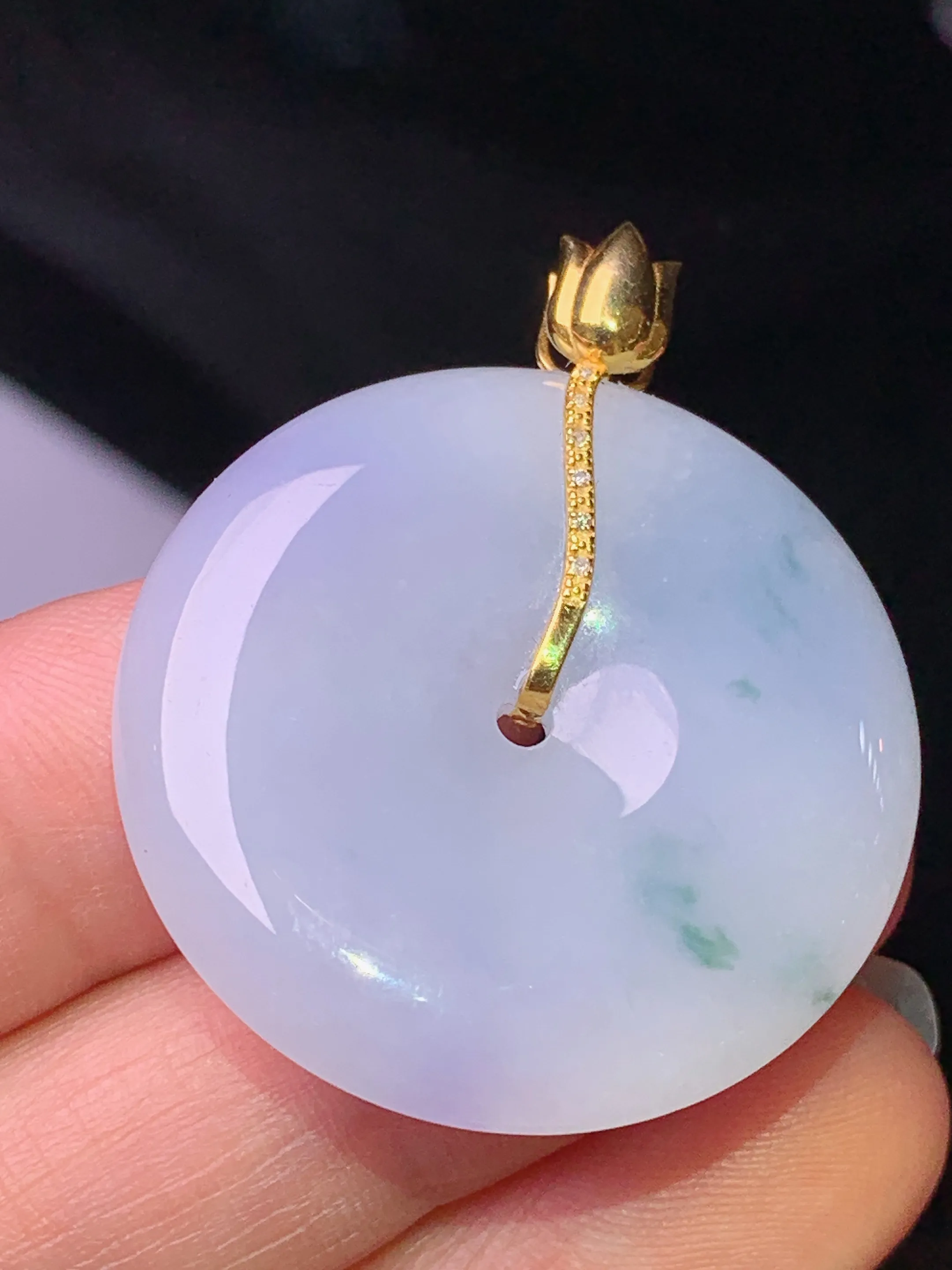 18k金镶嵌飘花平安扣吊坠 玉质细腻 色泽清新艳丽 整体尺寸37*30.6*5.5