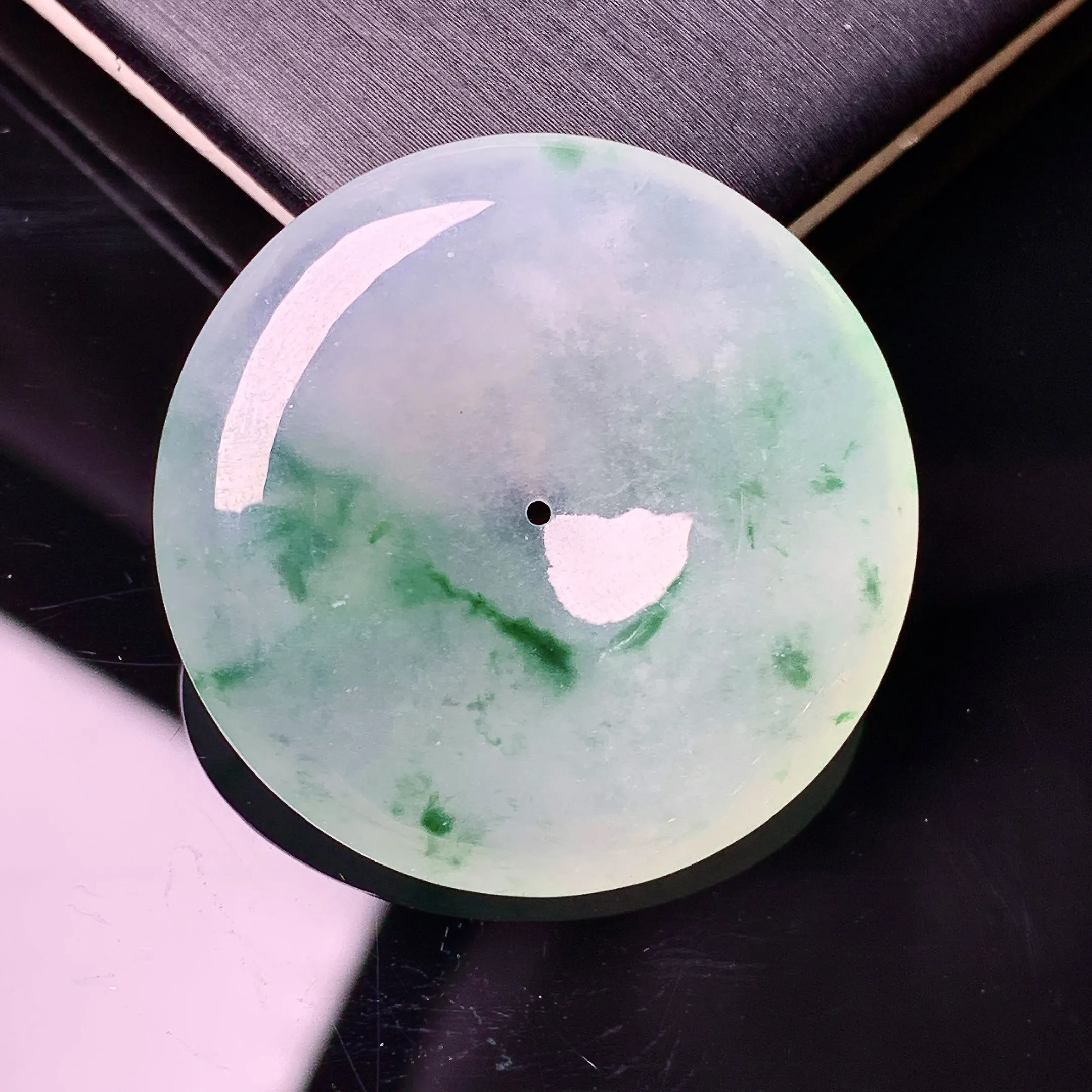 冰种飘绿平安扣吊坠 玉质细腻 色泽清新艳丽 整体尺寸29.5*5.3