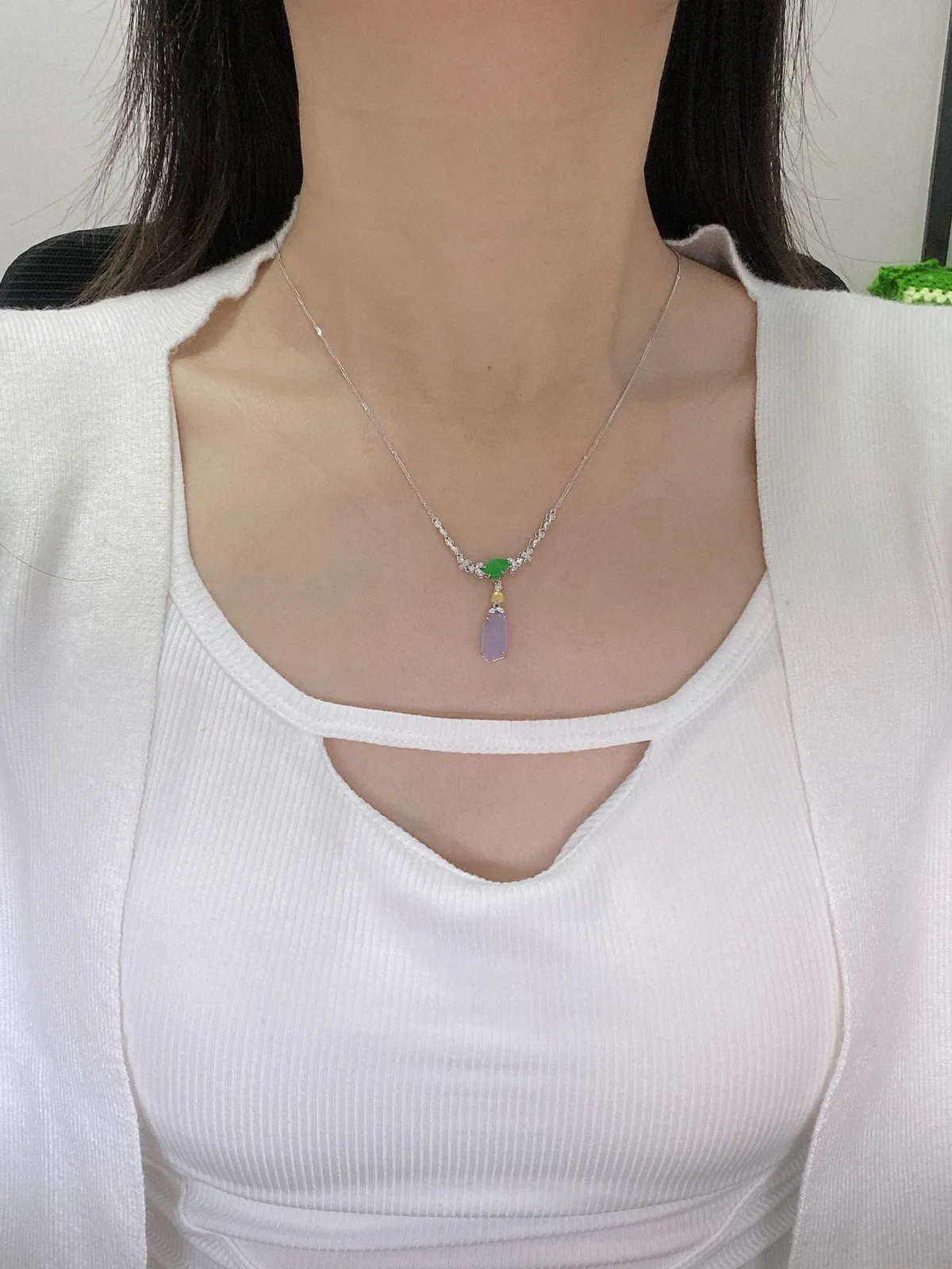 【冰种紫罗兰随形吊坠】饱满圆润，光泽闪耀，流行款，18K金钻镶嵌，裸石尺寸12.1*6*2.5毫米