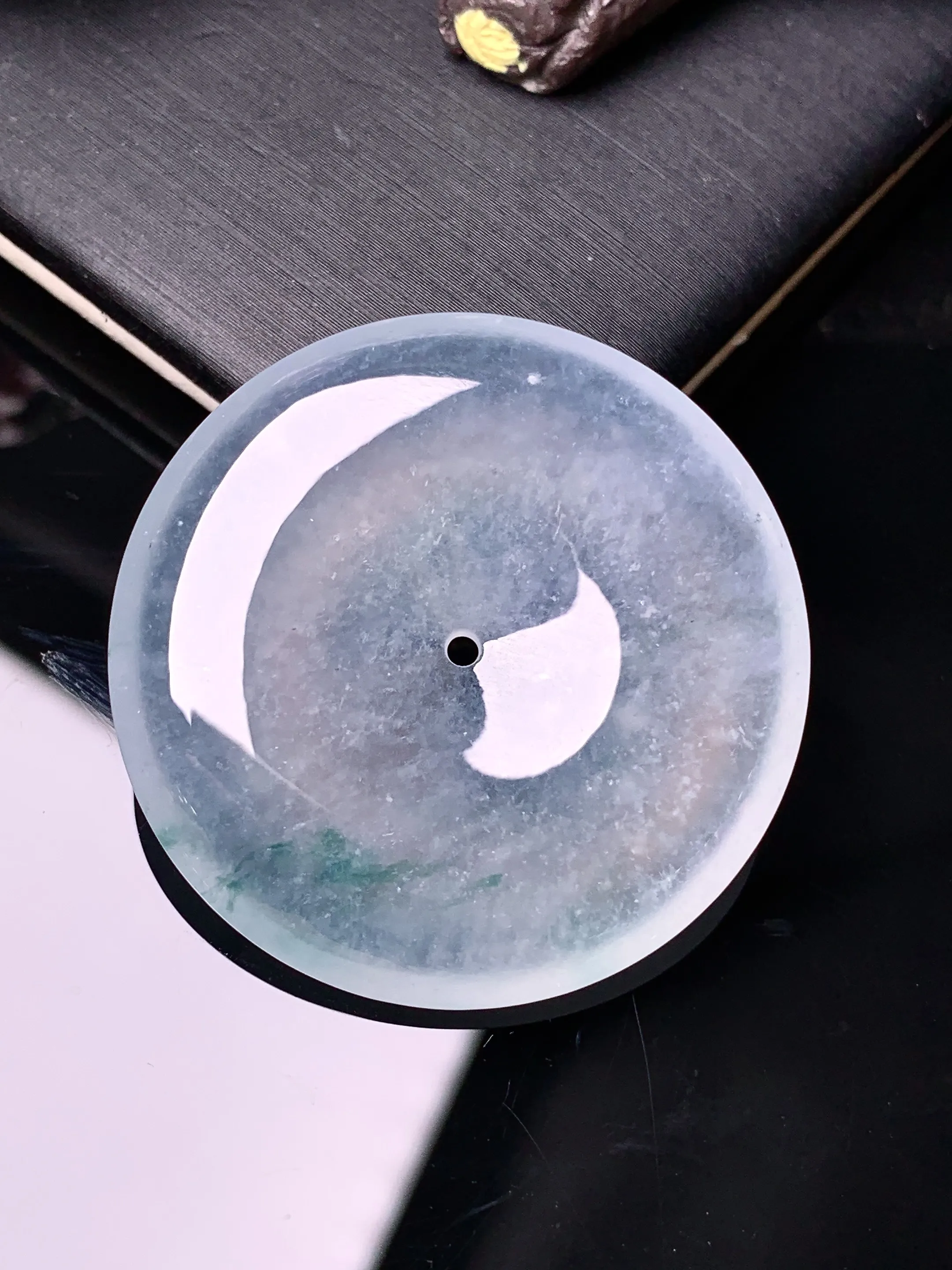 冰种平安扣吊坠 玉质细腻 色泽清新艳丽 整体尺寸33.5*5.8