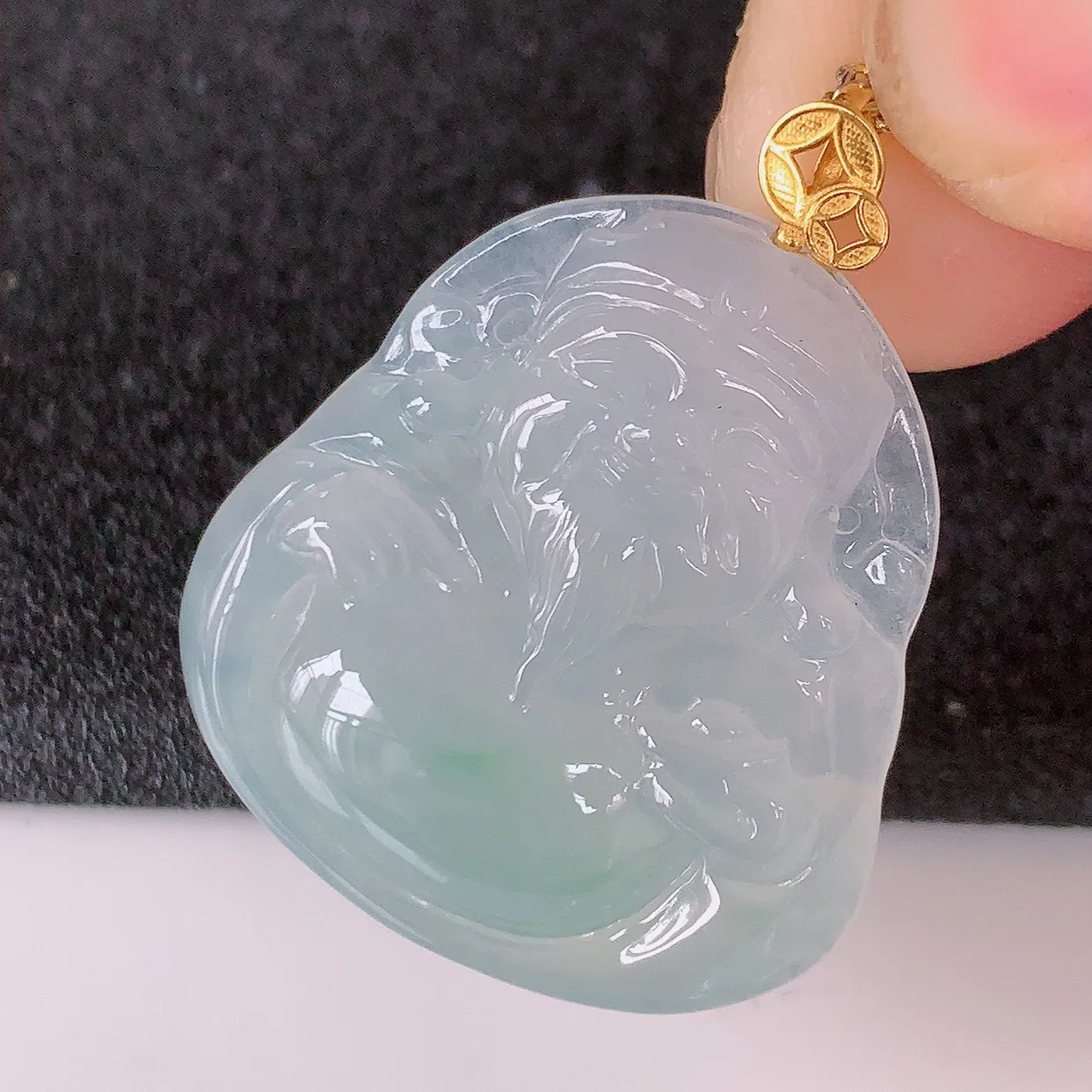 自然光实拍，18K金镶嵌冰种飘花翡翠招财财神爷吊坠，财神到你家里来，年年月月发大财，形态极为讨喜，佩戴效果招财迷人#41.24整体32.5*裸石27*25*6