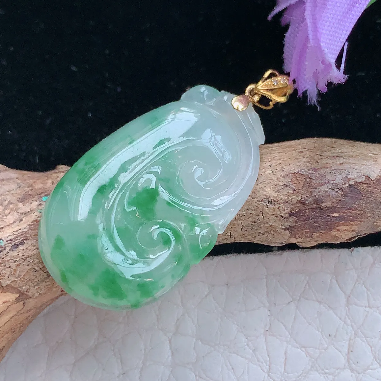 xqa实拍26.3*17*5缅甸翡翠小如意玉坠 冰飘花事事如意锁骨坠