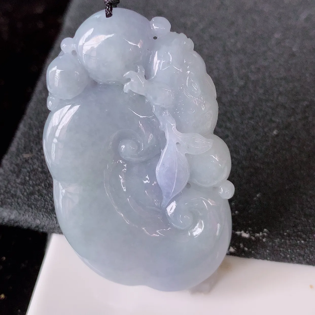 自然光实拍，冰润紫罗兰翡翠如意吊坠，翠色灵动，饱满，万事如意，如意一生，配戴精美！#41.247