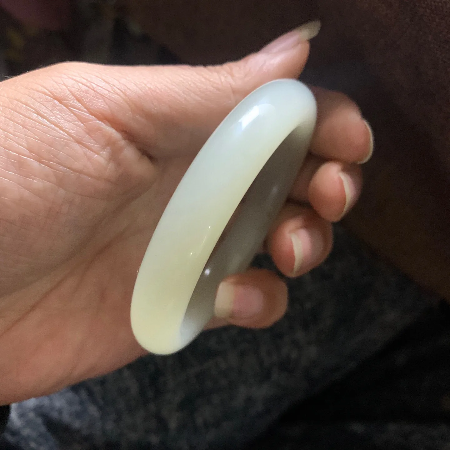 冰种料，和田玉60圈口蜂蜜水手镯！玉质细腻油润 底色纯净 无裂无杂 脂粉好，品质高