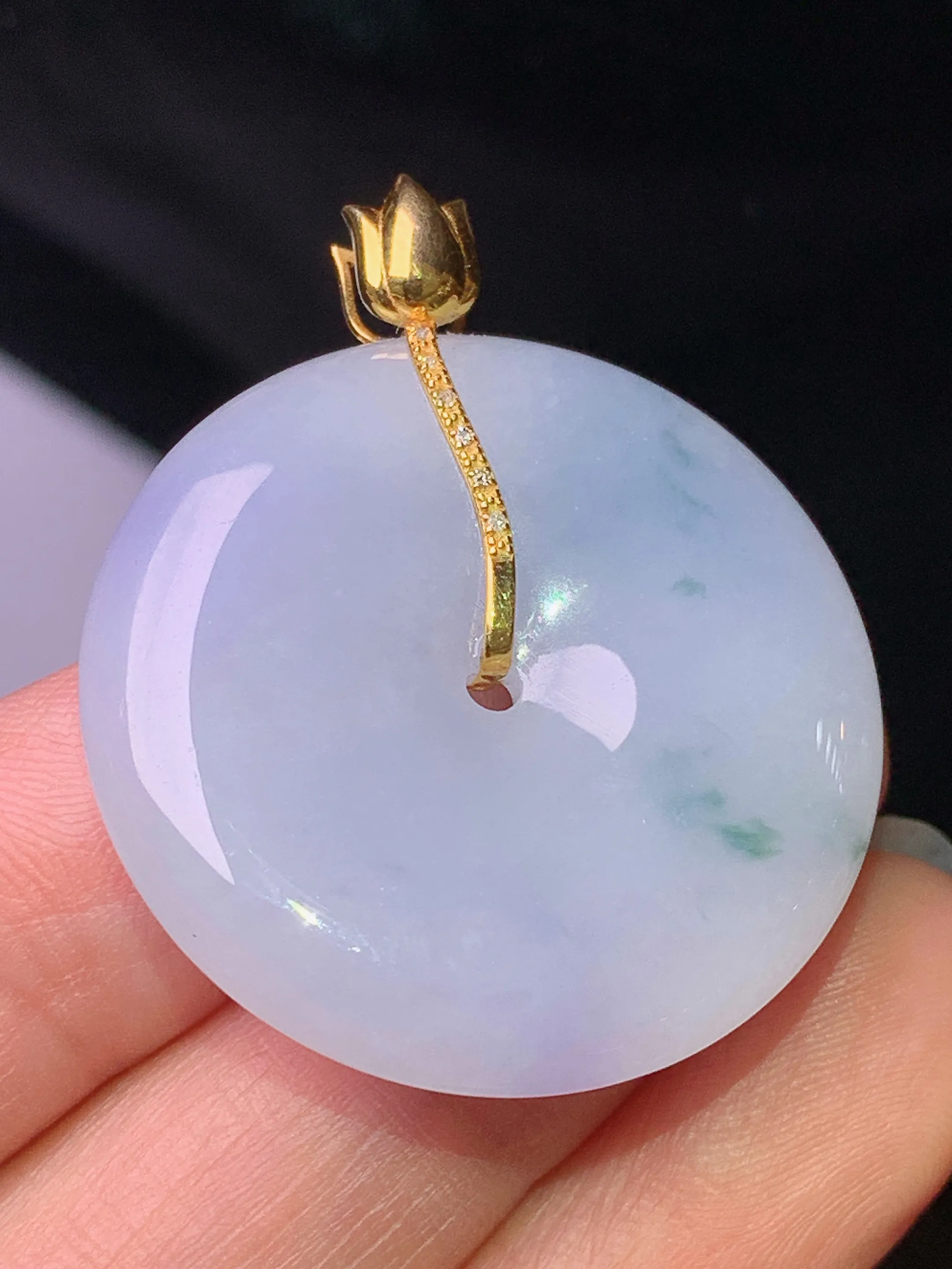 18k金镶嵌飘花平安扣吊坠 玉质细腻 色泽清新艳丽 整体尺寸37*30.6*5.5