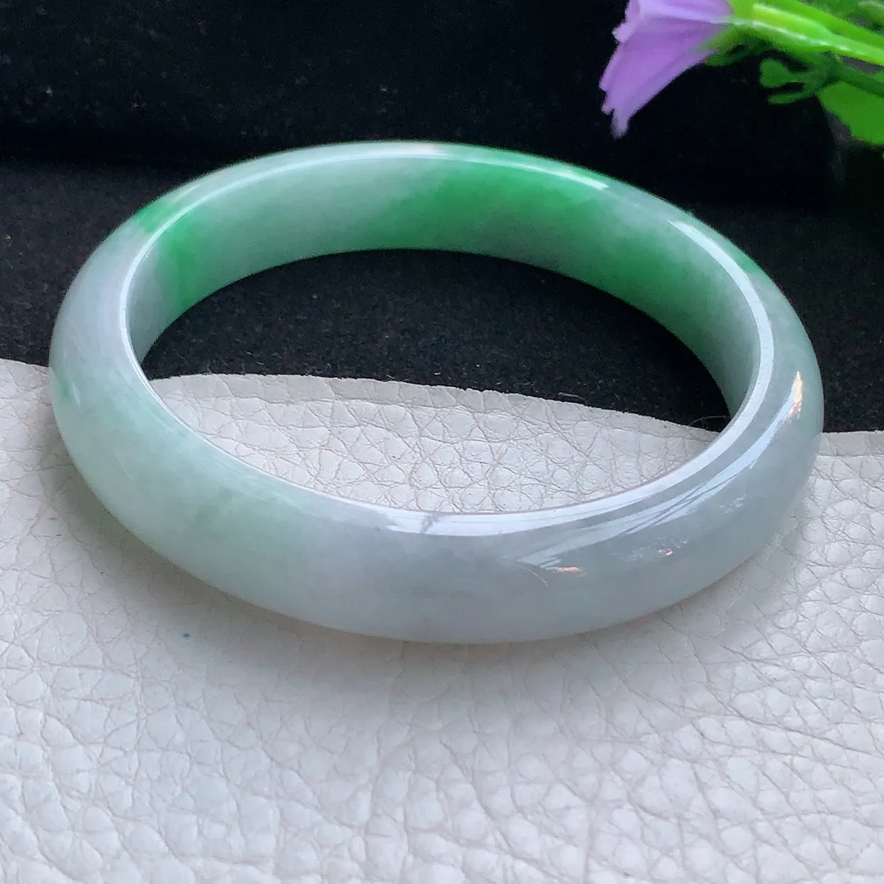 Jm实拍57.8*11.5*7.6平安镯 天然翡翠A货手镯淡绿宽边正圈玉镯子