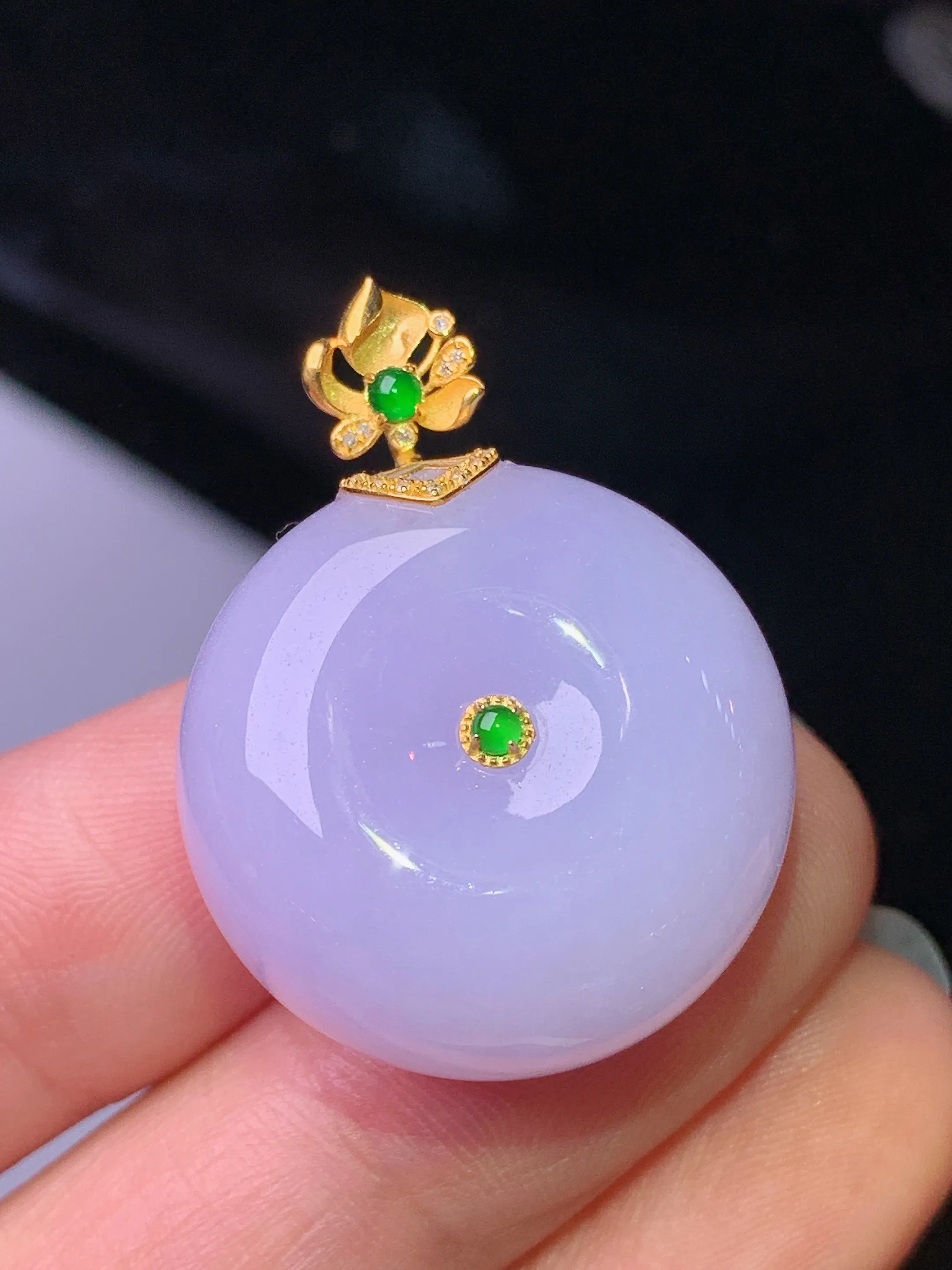 18k金钻镶嵌紫罗兰平安扣吊坠 玉质细腻 色泽清新艳丽 整体尺寸30.8*23*12.5