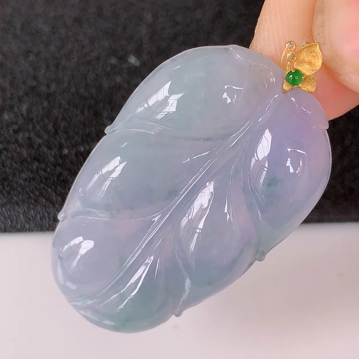 自然光实拍，18K金镶嵌冰种紫罗兰飘花翡翠叶子吊坠，寓意“大业有成，一夜成名，金枝玉叶”水润叶子，翡