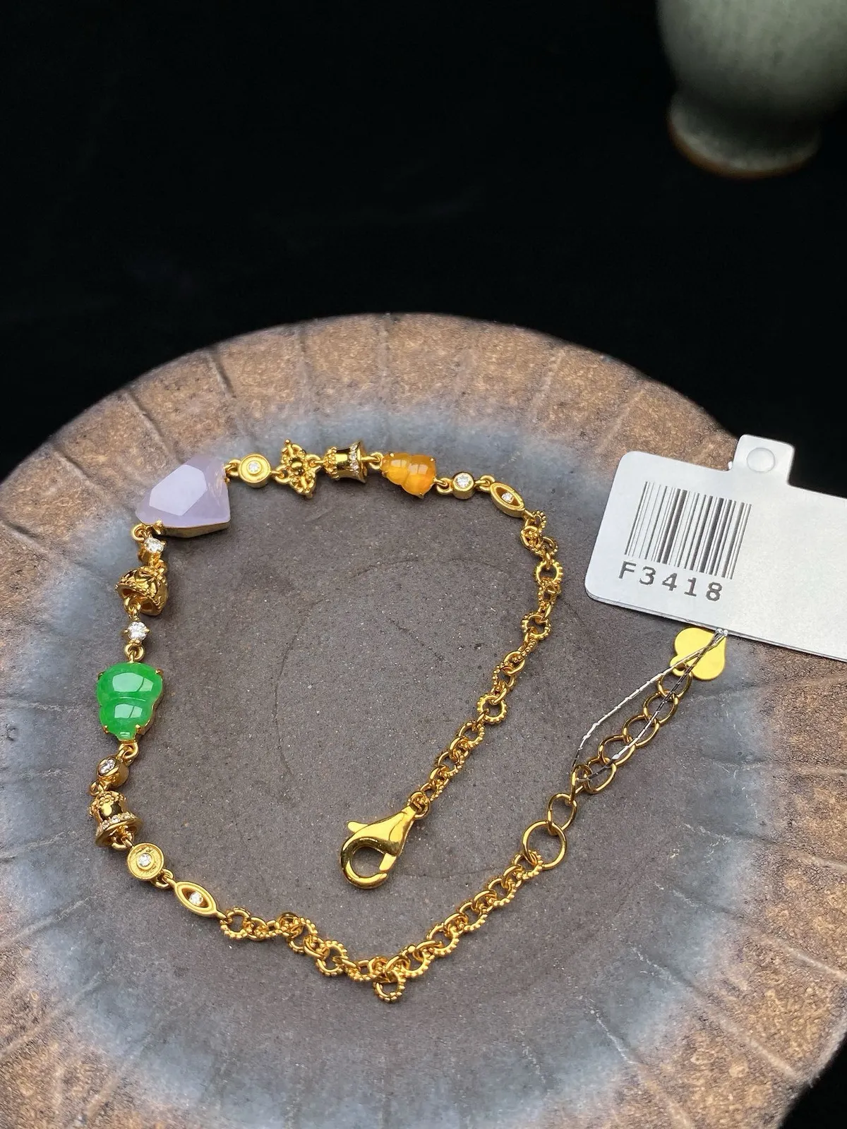 【冰种紫罗兰随形组合镶嵌手链】颗颗冰透，饱满圆润，光泽闪耀，流行款，18K金钻镶嵌，裸石尺寸9.4*7.1*3.8毫米，总长185