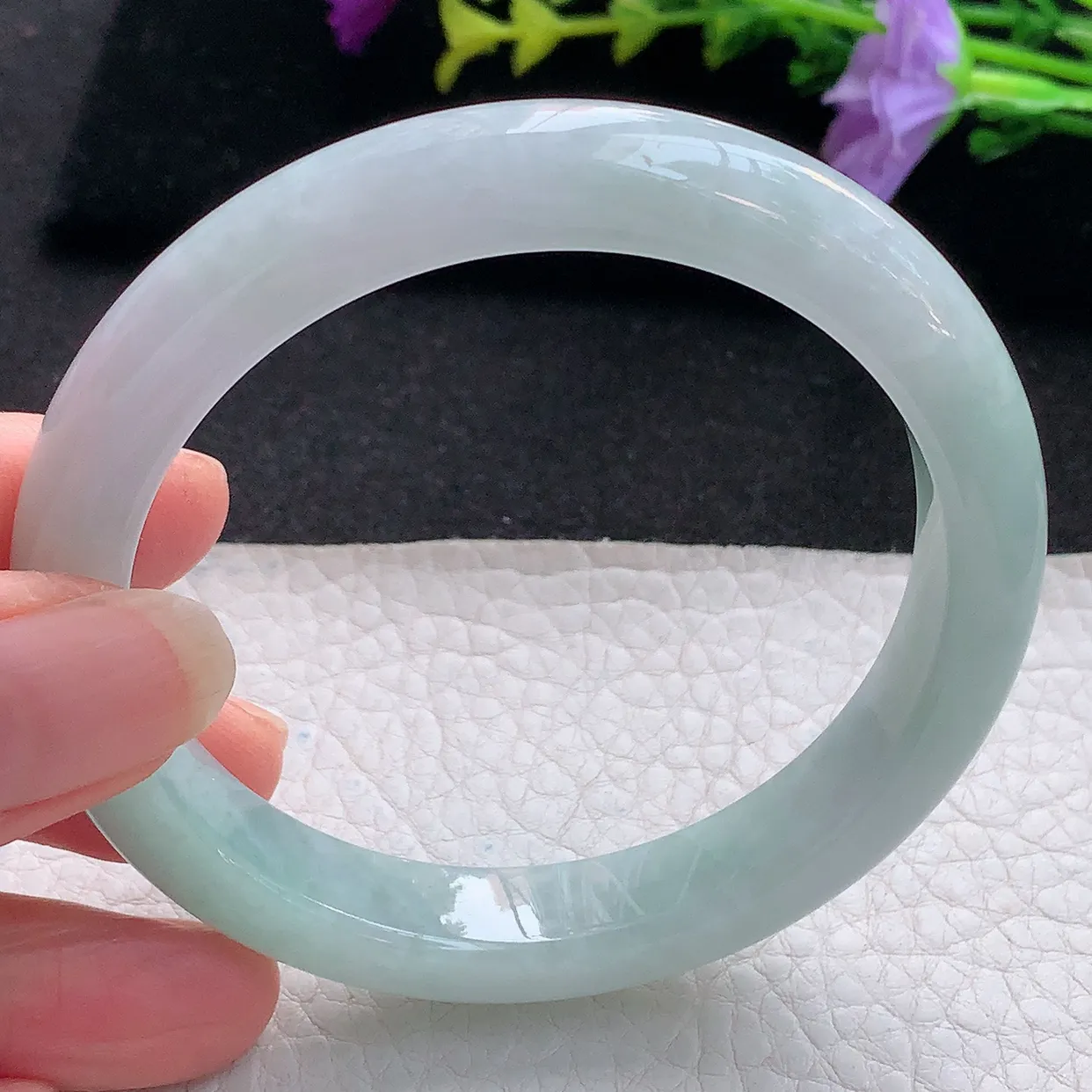 n实拍58*11*8.5平安镯 天然翡翠A货手镯浅绿宽边正圈玉镯子