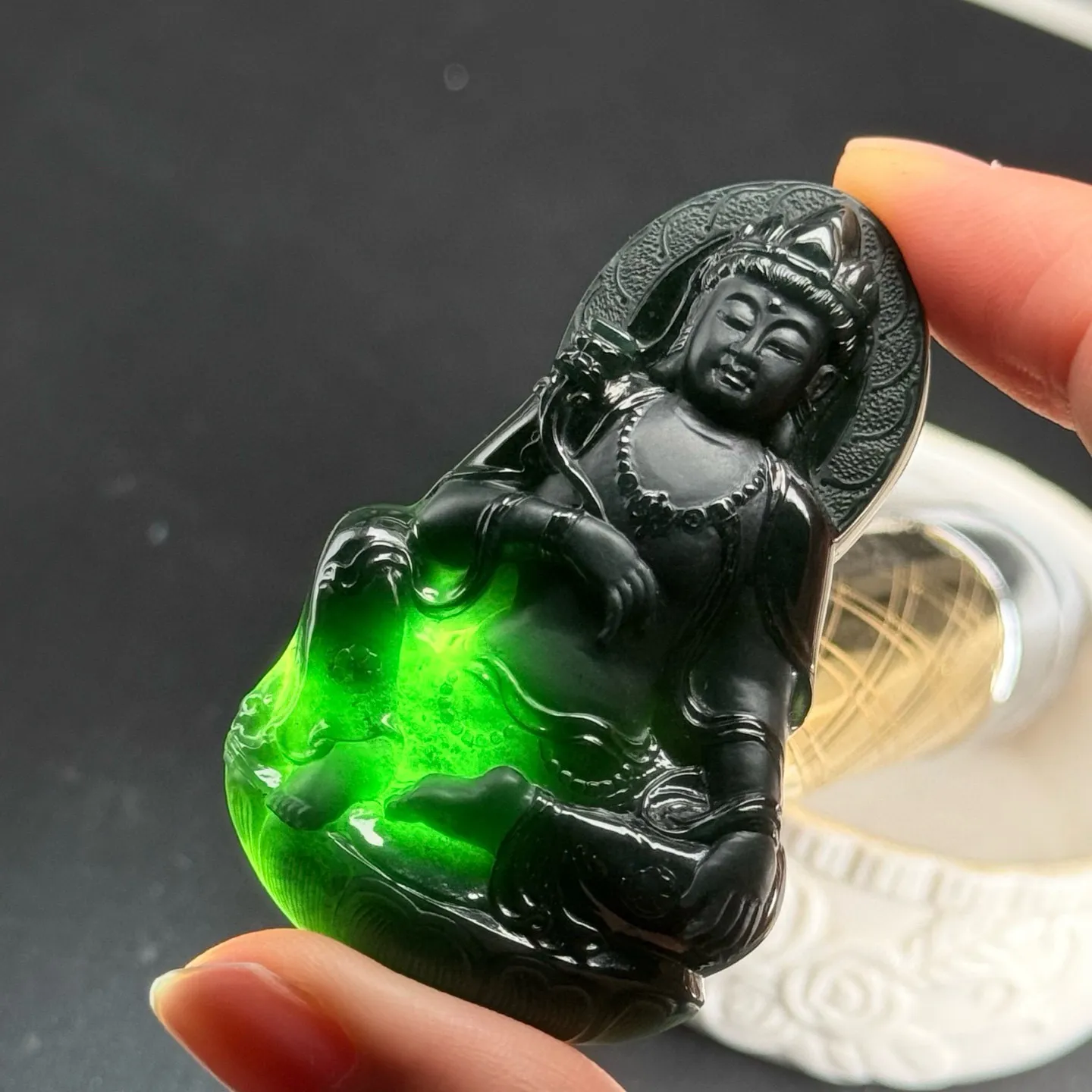 精品墨翠观音 种好色正 黑度足 打灯通透  尺寸60
