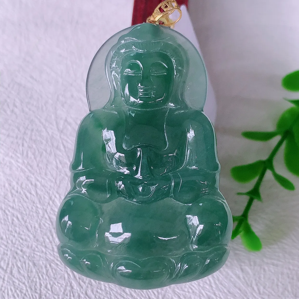 18K金镶嵌冰种满色翡翠观音菩萨吊坠，赐福翡翠观音，观音面相端庄，品相佳，佩戴气质！#35.24