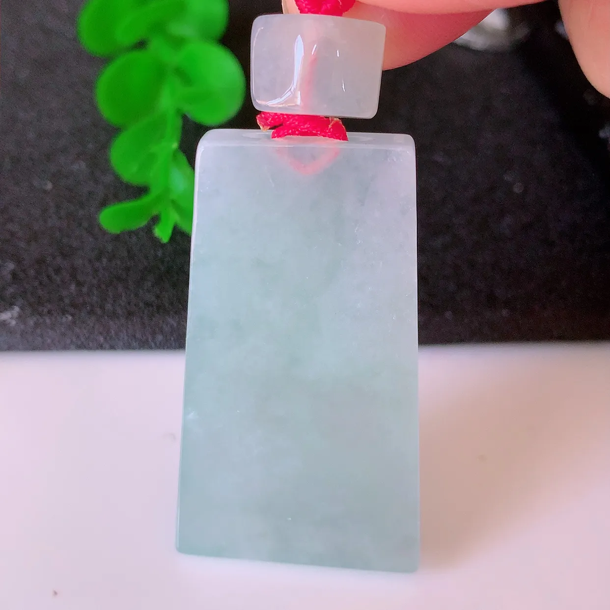 自然光实拍，冰润翡翠平安无事牌吊坠，平平安安，无事牌翠色灵动，佩戴平安时尚！#02.26