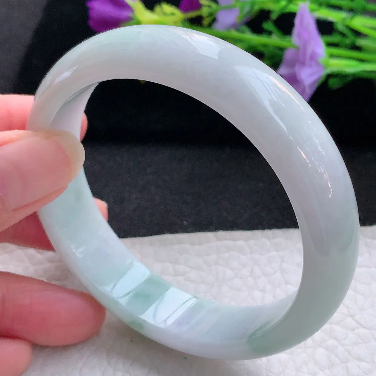 Ee大圈口59*12.8*7.3平安镯 天然翡翠A货手镯淡绿宽边正圈玉镯子