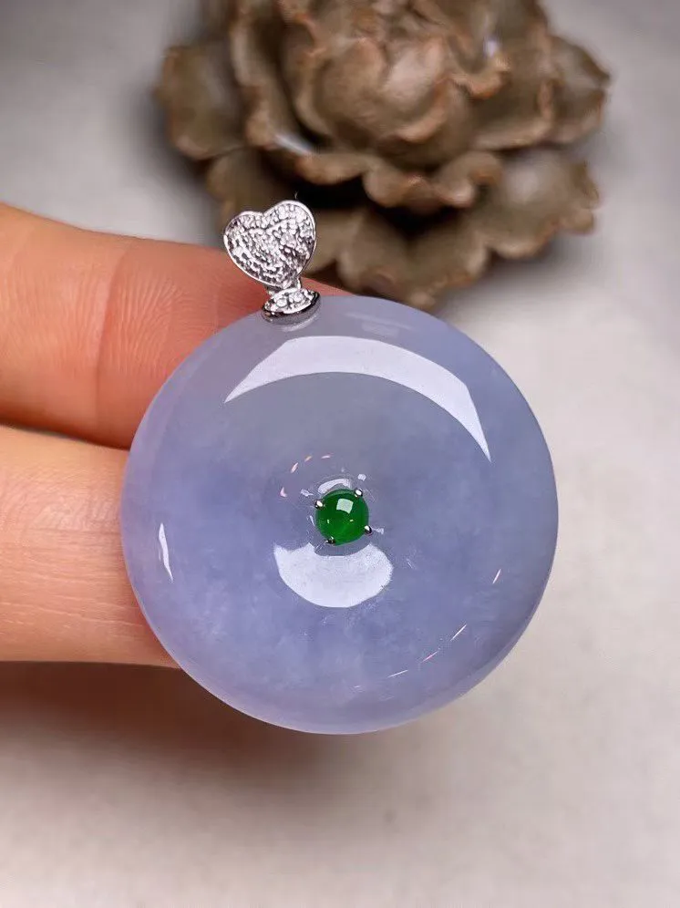冰糯种淡紫平安扣吊坠、真金真钻镶嵌，种水好，玉质细腻 .裸石尺寸 33.7