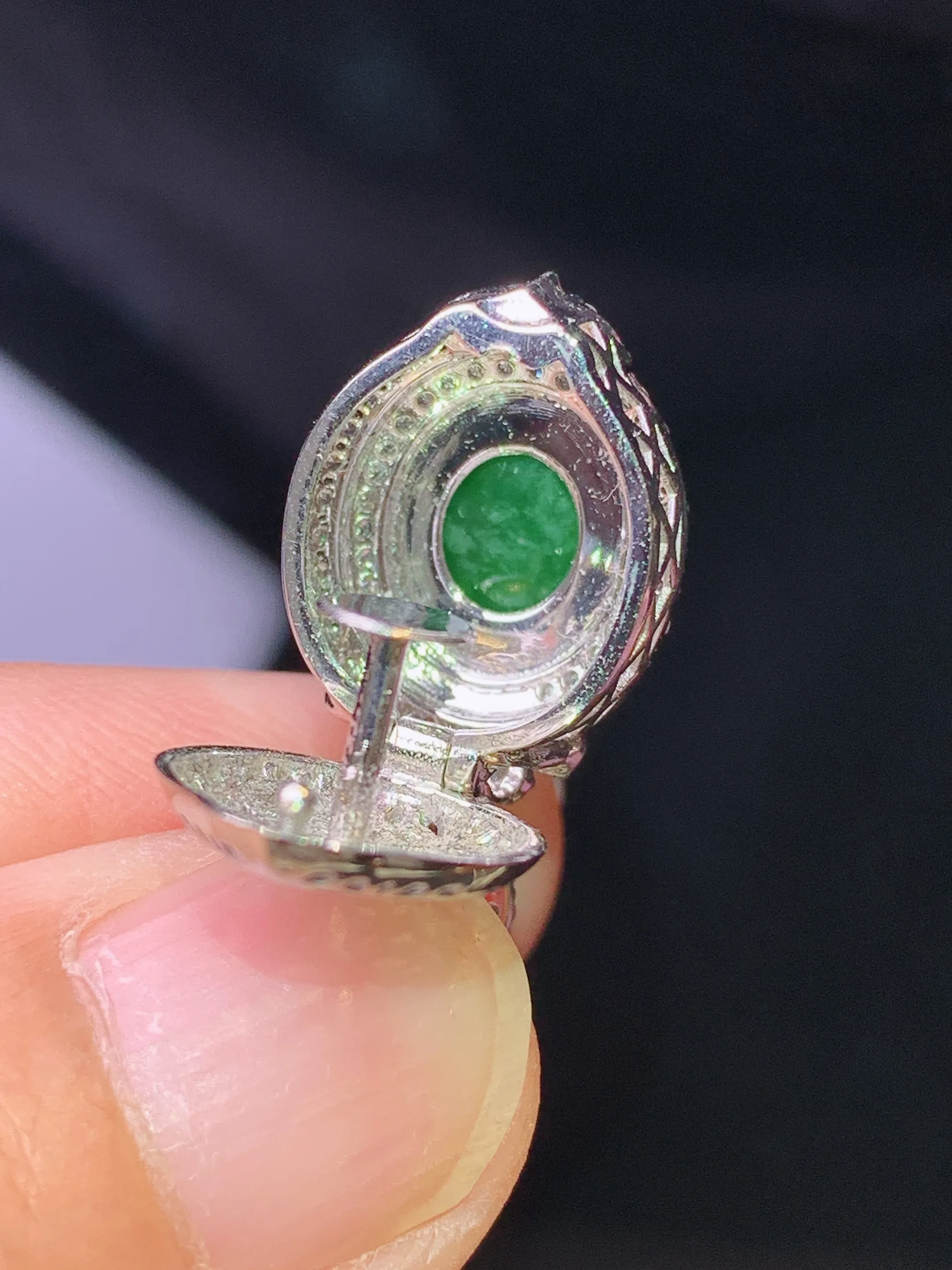 18k金钻镶嵌满绿蛋面吊坠 玉质细腻 色泽清新艳丽 整体尺寸23.2*12*11