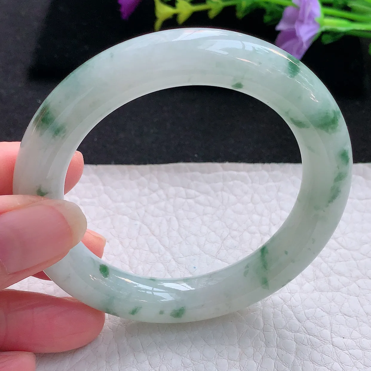 Ee大圈口54*10.8*11圆镯 天然翡翠A货手镯飘花圆条玉镯子，美人镯