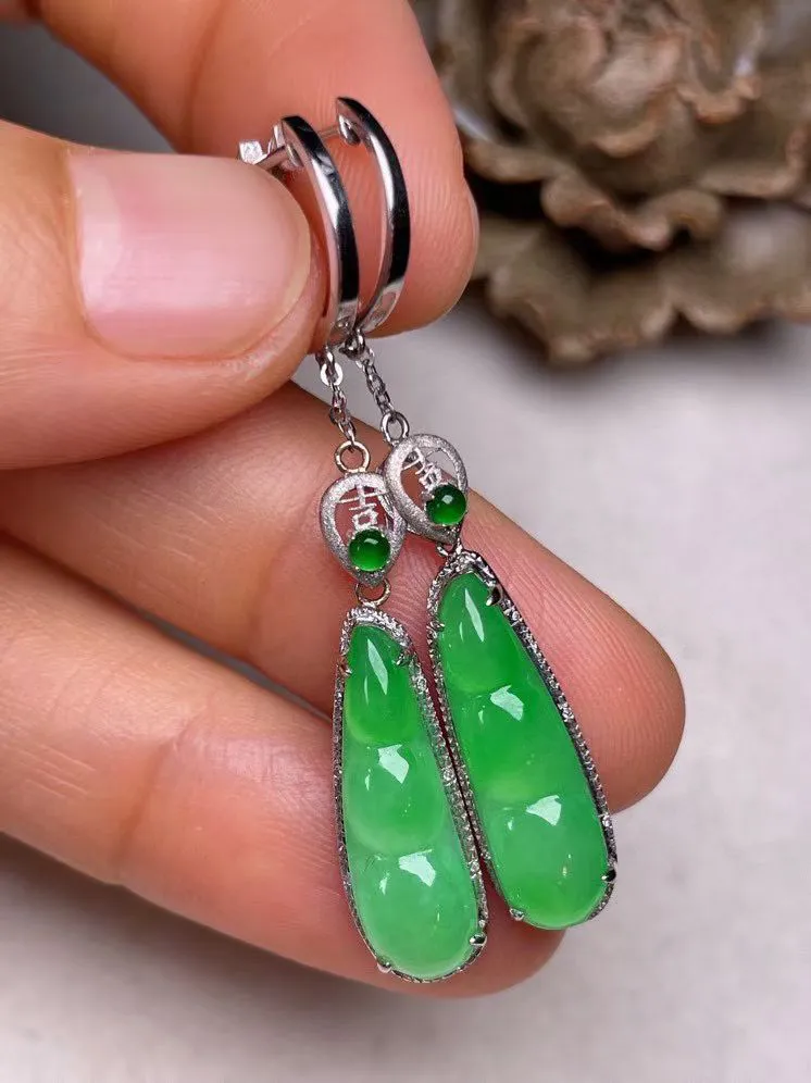 冰种阳绿福豆耳坠、真金真钻镶嵌，种水好，玉质细腻 .裸石尺寸 19.2*5.8