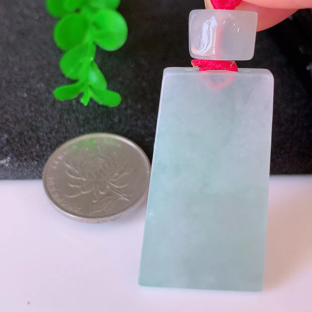 自然光实拍，冰润翡翠平安无事牌吊坠，平平安安，无事牌翠色灵动，佩戴平安时尚！#02.26