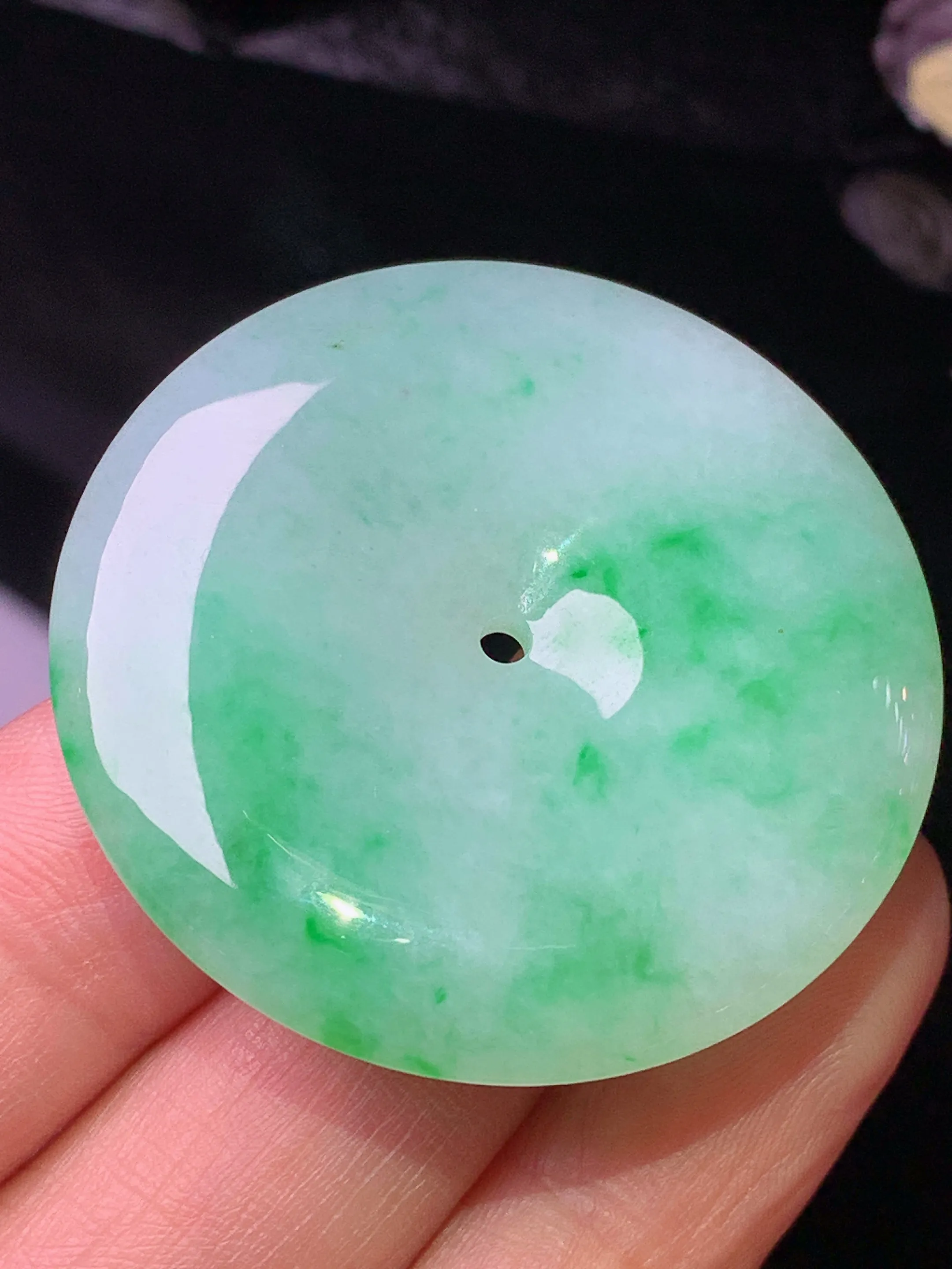 翠绿平安扣吊坠 玉质细腻 色泽清新艳丽 整体尺寸38*6