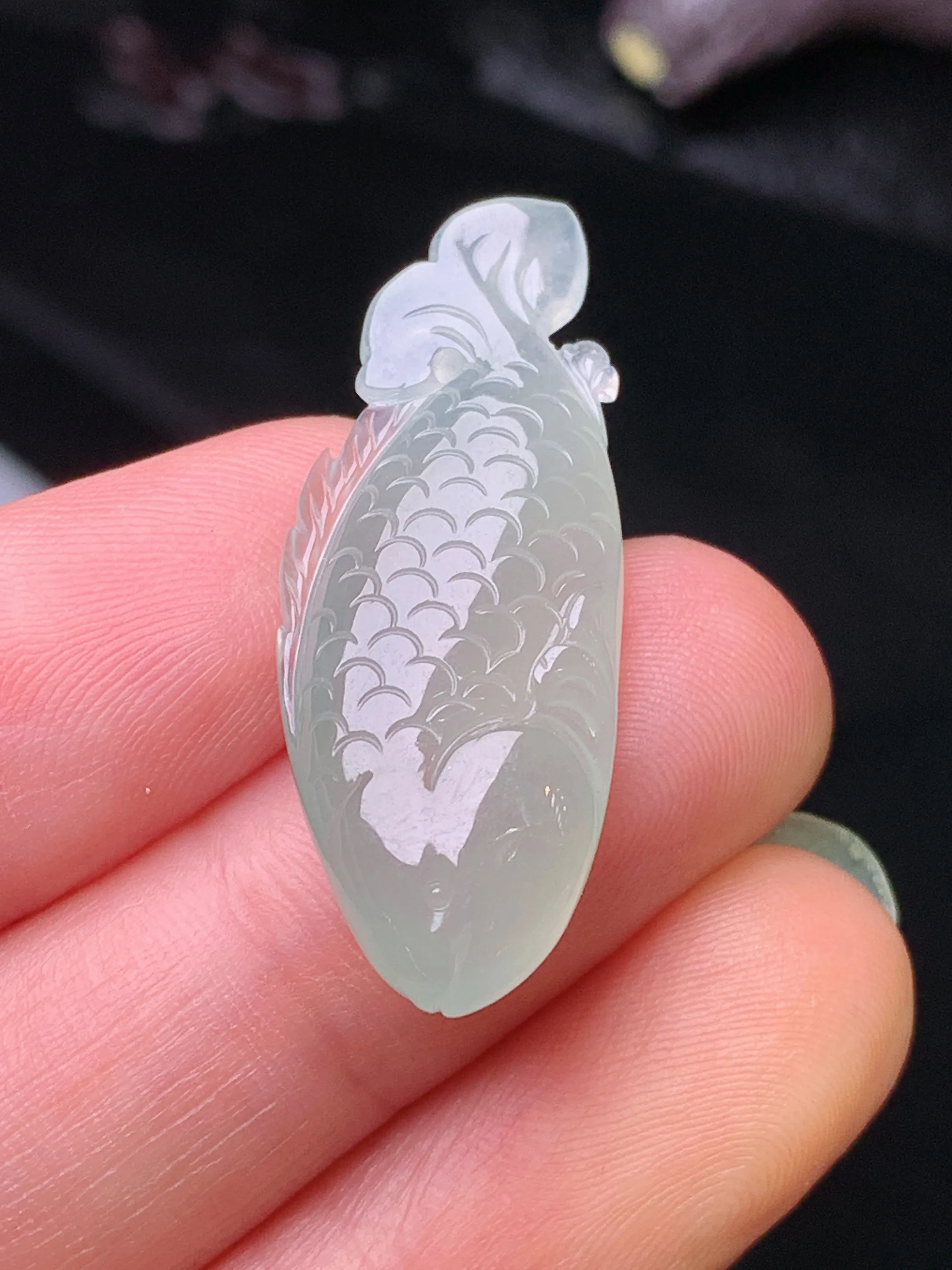 冰种金鱼吊坠 玉质细腻 色泽清新艳丽 整体尺寸33*12.6*5.8