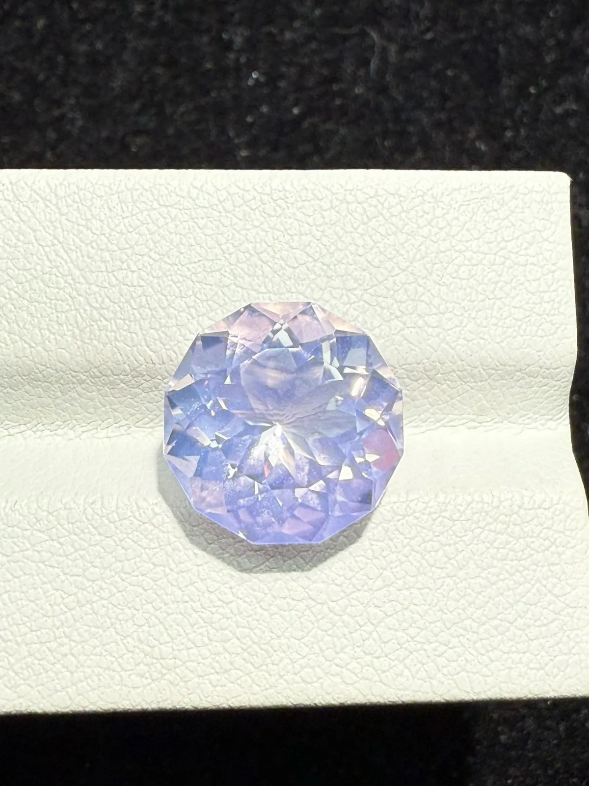 【高端珠宝】天然极美浪漫薰衣草紫晶裸石
重量: 7.675ct  规格: 12.9*13*8.7毫米