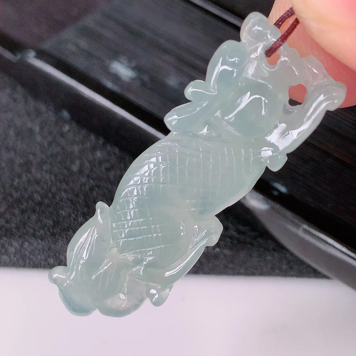 自然光实拍，冰种翡翠龙腾盛世、龙牌吊坠，种水好，雕工立体精致，佩戴霸气时尚！#57.24