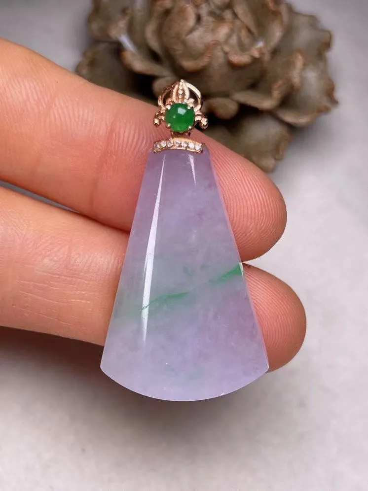 冰糯种紫罗兰无事牌吊坠、真金真钻镶嵌，种水好，玉质细腻 .裸石尺寸 28.5*19.5
