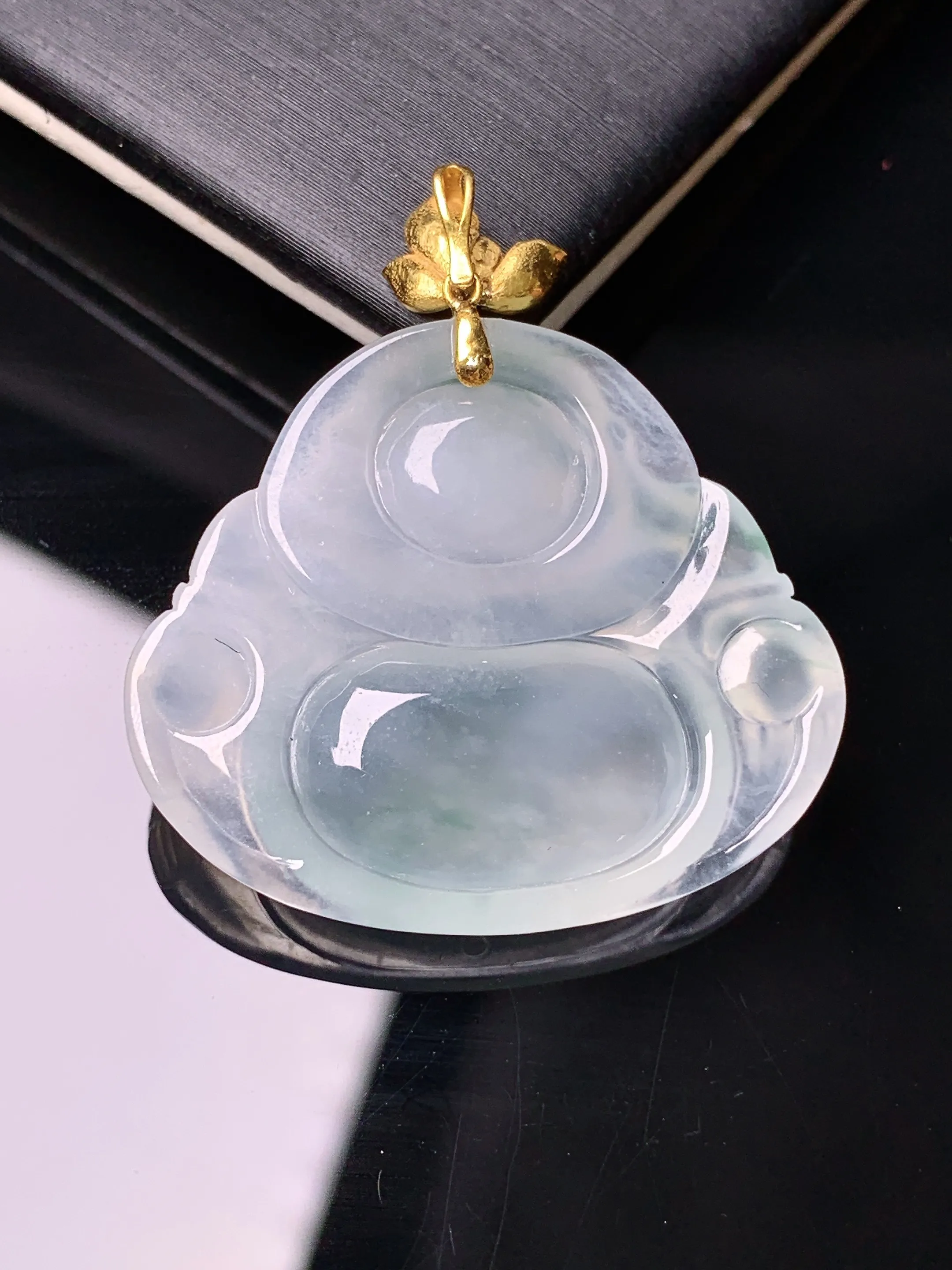 18k金镶嵌冰种佛公吊坠 玉质细腻 色泽清新艳丽 整体尺寸33.5*30.8*5.5