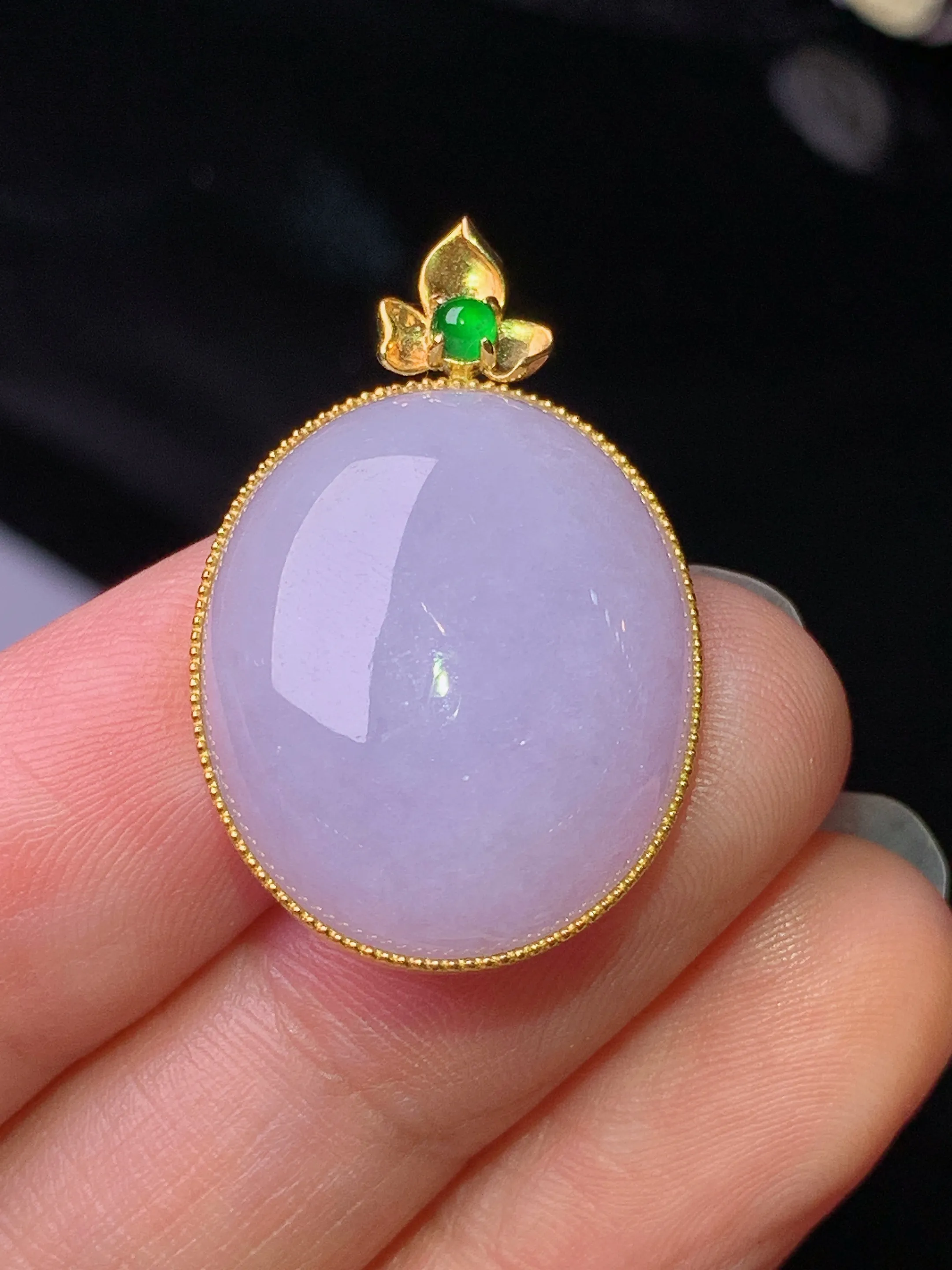 18k金镶嵌紫罗兰蛋面吊坠 玉质细腻 色泽清新艳丽 整体尺寸29*19*8.2
