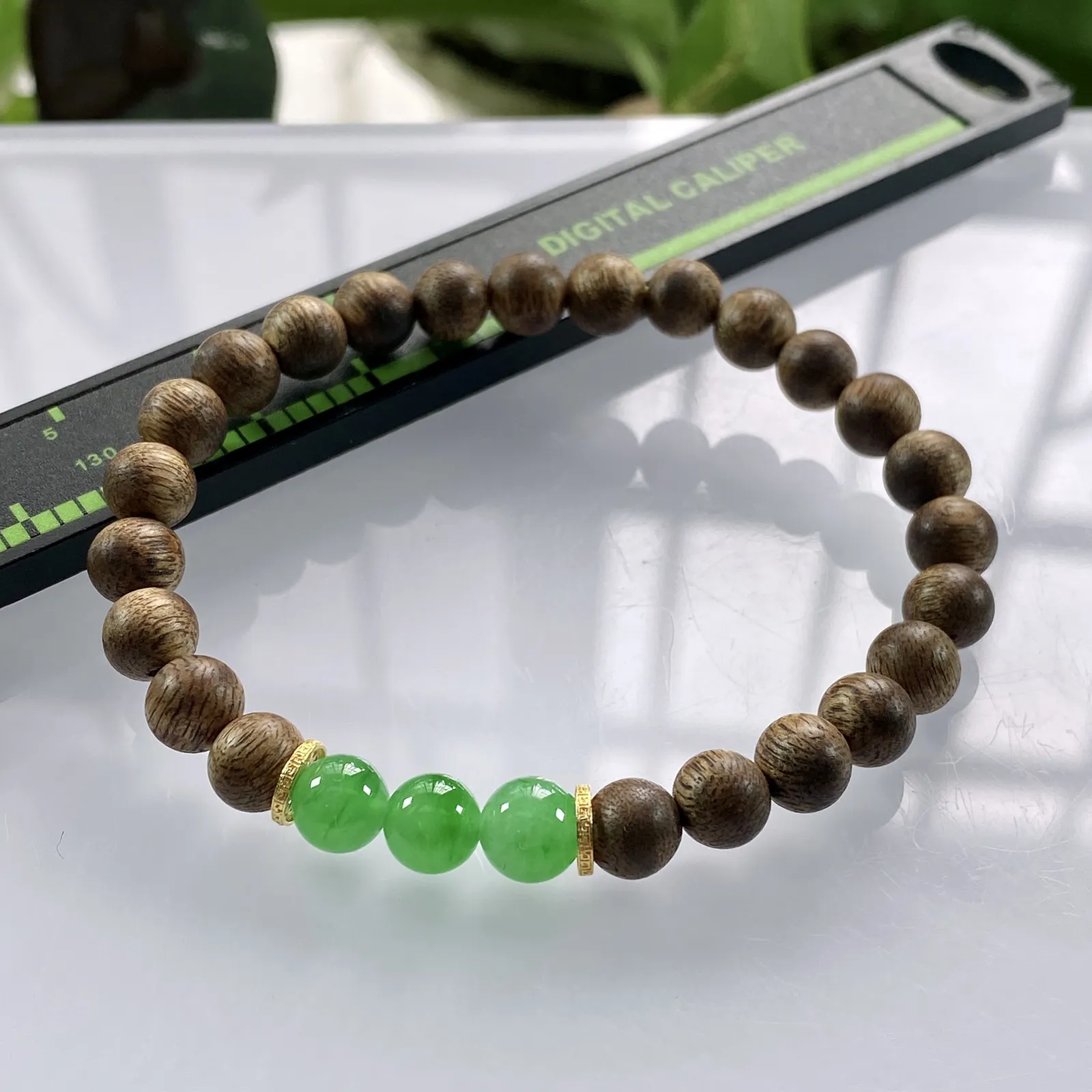 收藏级别，缅甸天然翡翠A货，卡7冰绿圆珠手串手链，尺寸：7mm/3颗，重量：3.75g，隔片为18k