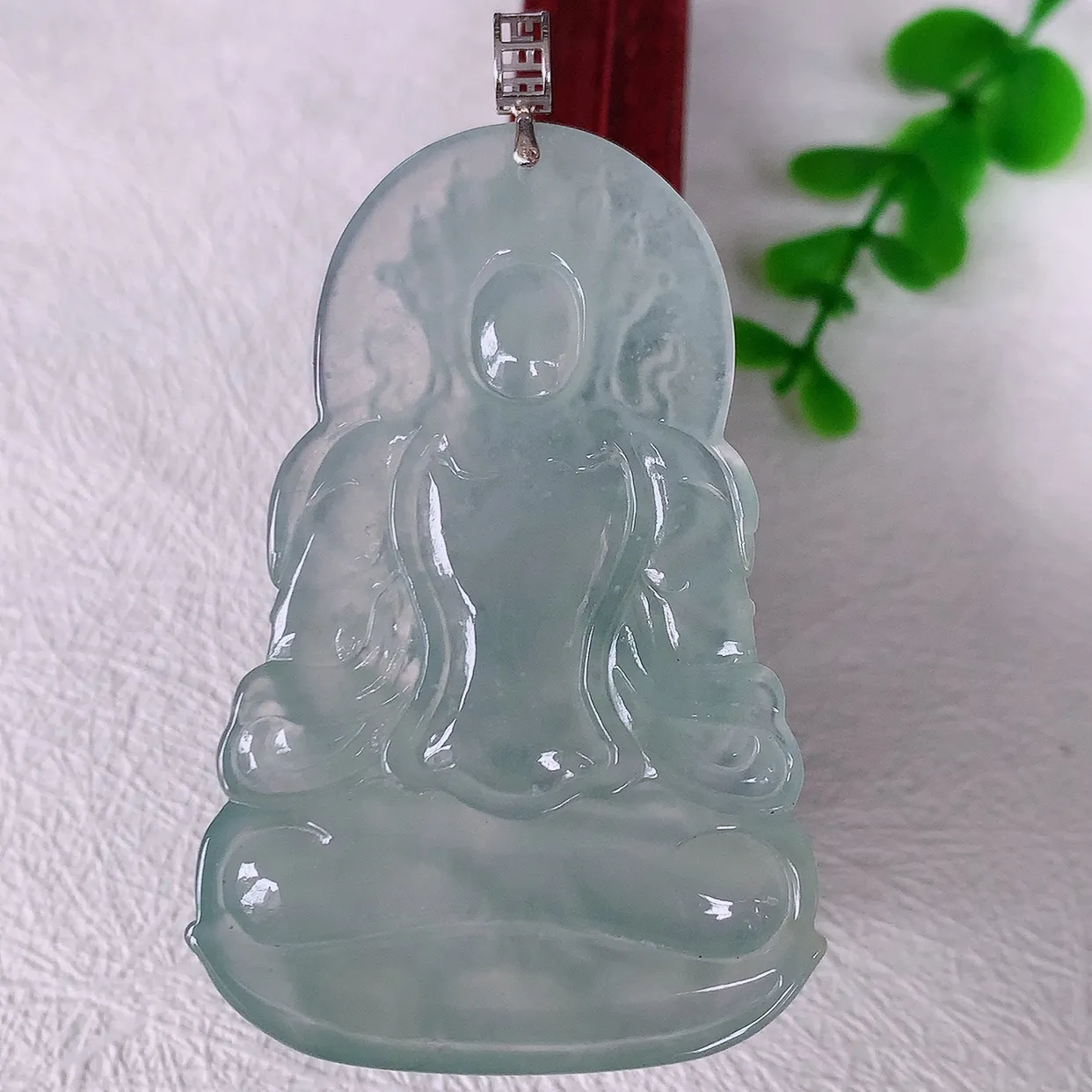 自然光实拍，18K金镶嵌冰整翡翠度母观音菩萨吊坠，赐福翡翠观音，观音面相端庄，品相佳，佩戴气质！#1.24整体 65裸石57.2*36.6*5.5