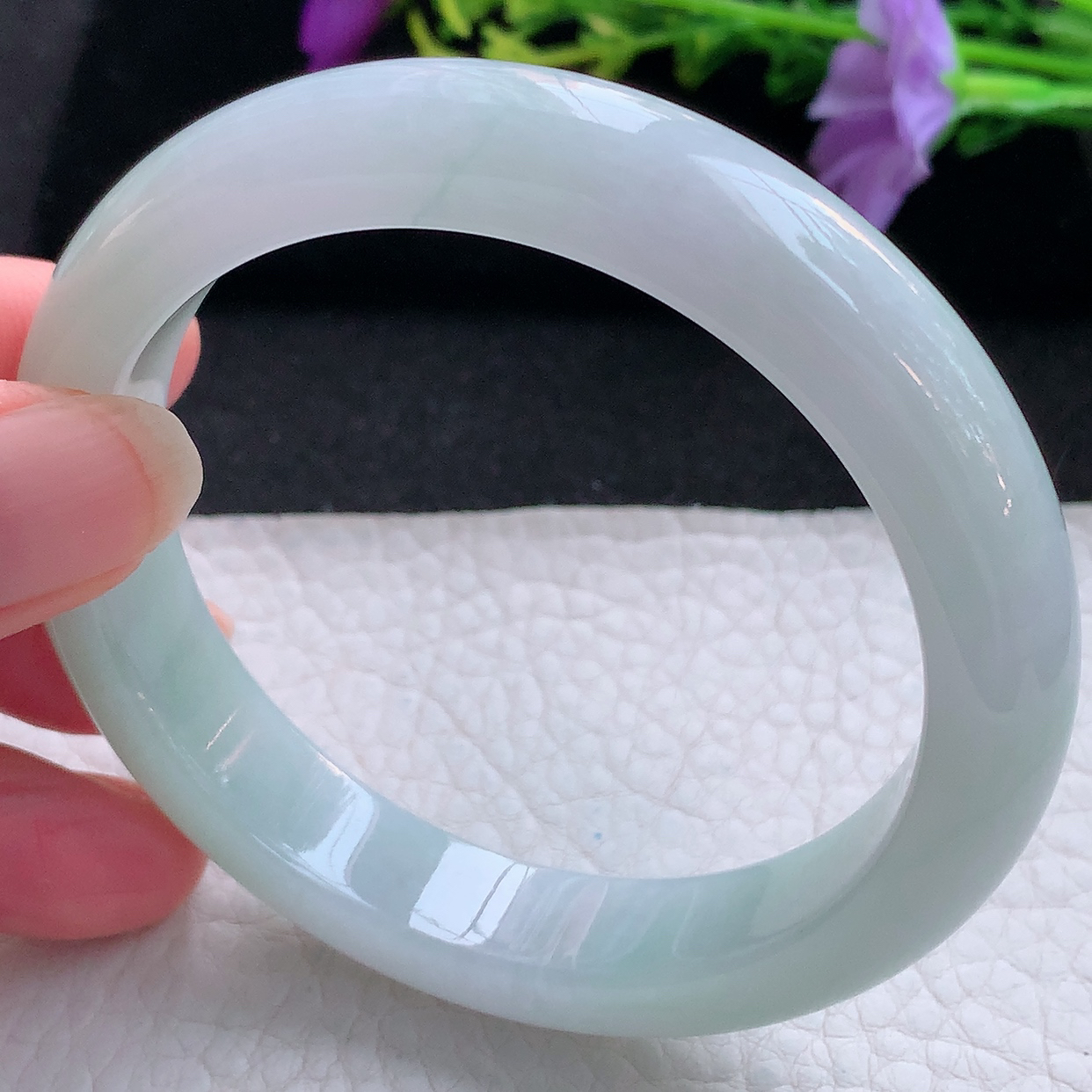 xx大圈口59*12.2*9平安镯 天然翡翠A货手镯冰润淡绿宽边正圈玉镯子