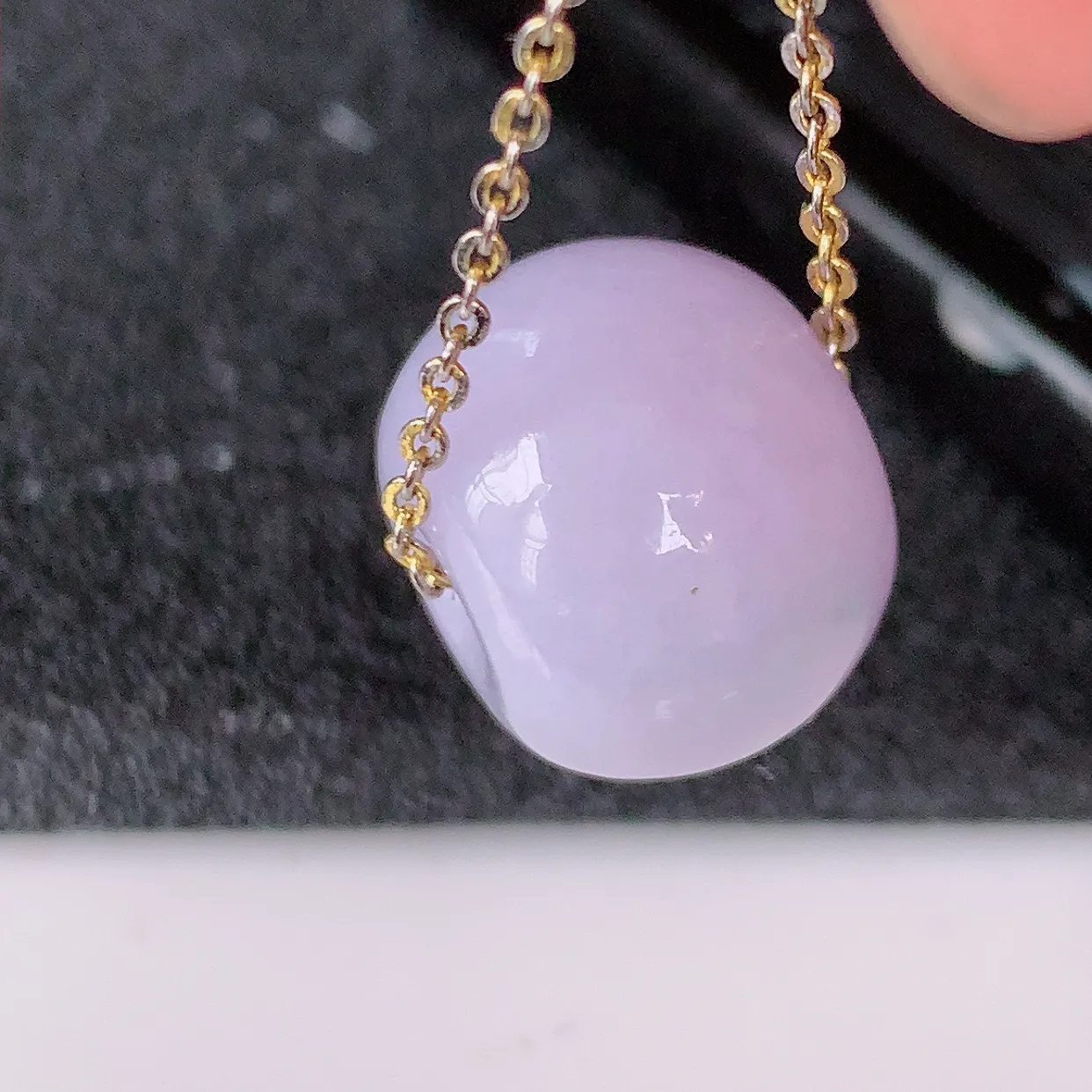 自然光实拍，冰润紫罗兰翡翠路路通吊坠，寓意时来运转、财源滚滚，款式新颖时尚，日常百搭的款！配图银链#