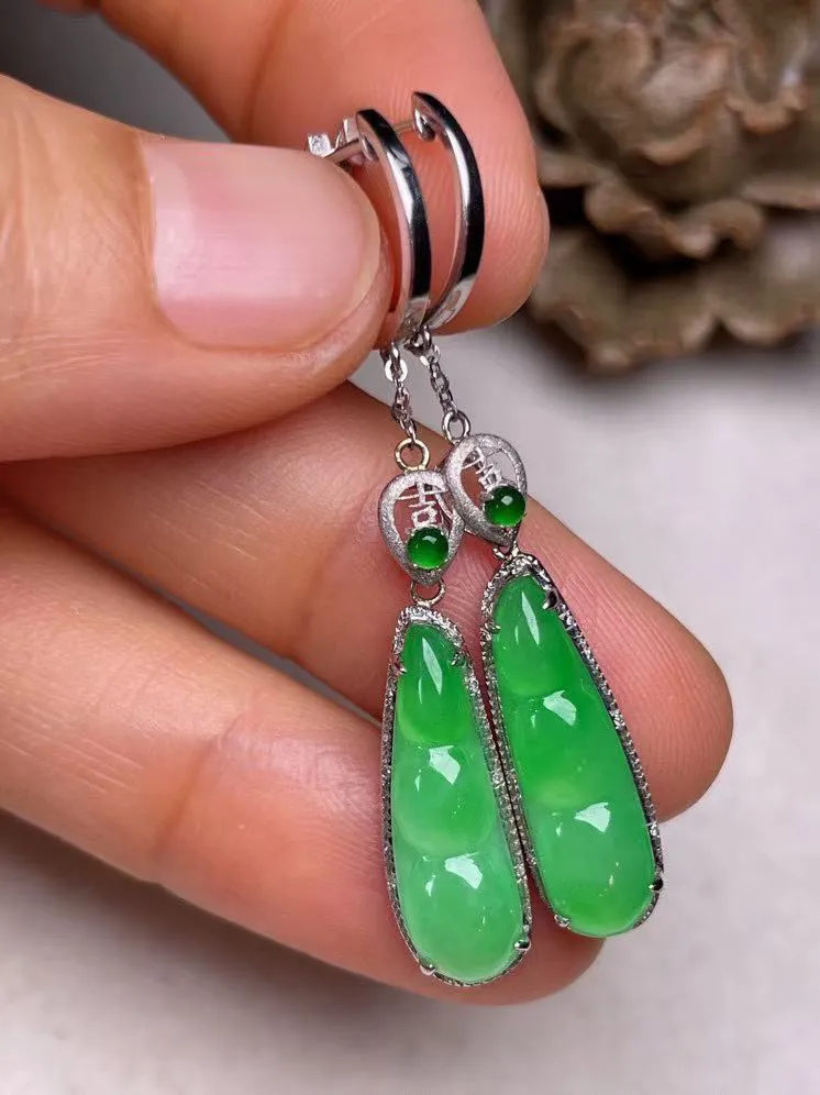 冰种阳绿福豆耳坠、真金真钻镶嵌，种水好，玉质细腻 .裸石尺寸 19.2*5.8