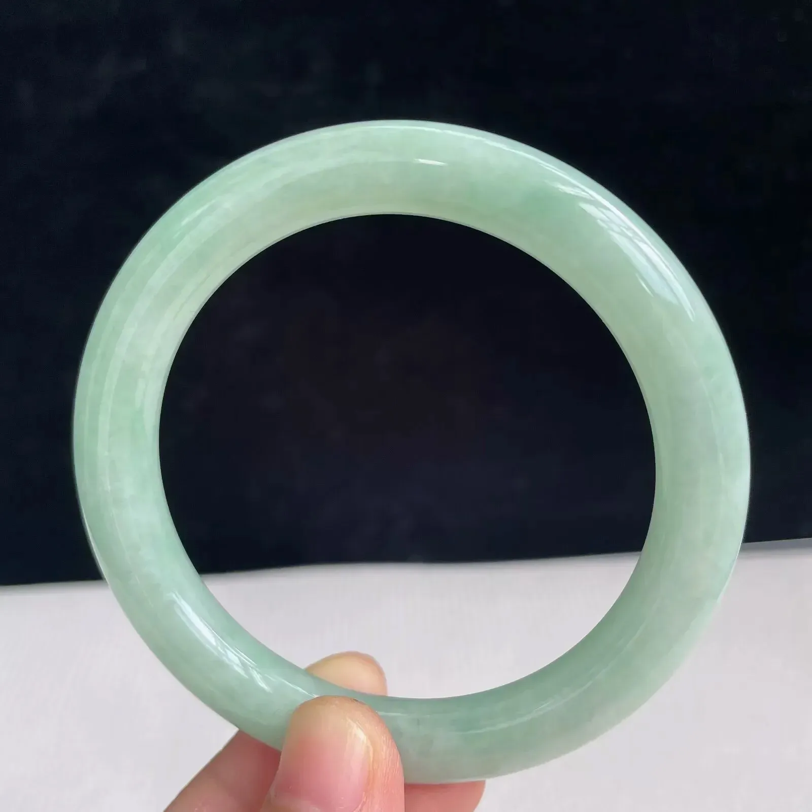 56圈飘绿玉镯翡翠A货苹果绿好种色手镯44.16 g