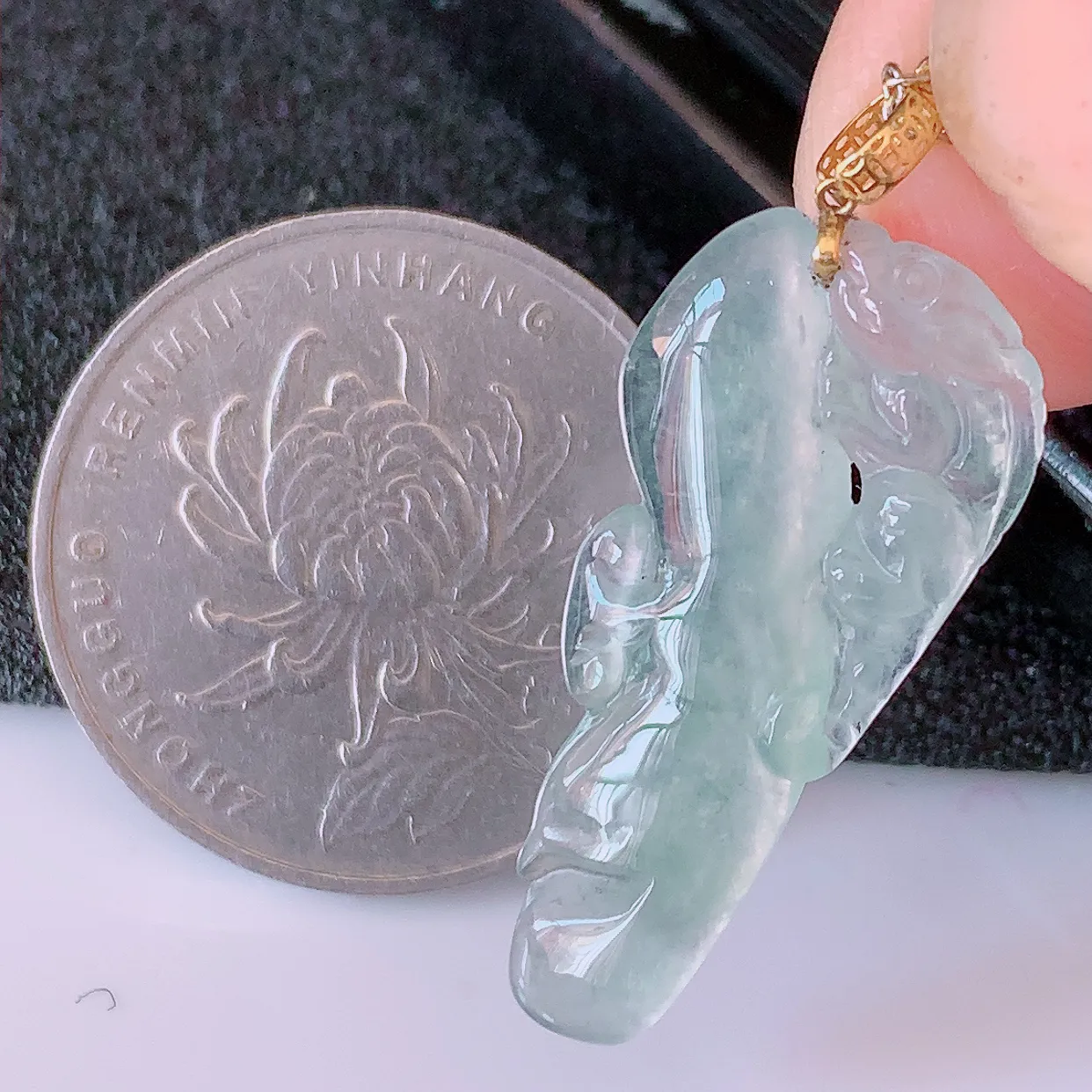 18K金镶嵌冰种翡翠招财蜥蜴吊坠，种老水足，雕工精湛 ，寓意美好，佩戴时尚出众！#1.26