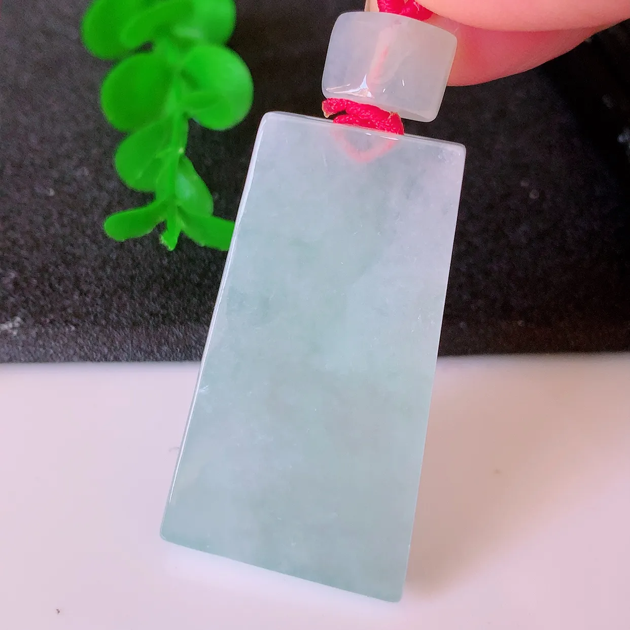 自然光实拍，冰润翡翠平安无事牌吊坠，平平安安，无事牌翠色灵动，佩戴平安时尚！#02.26