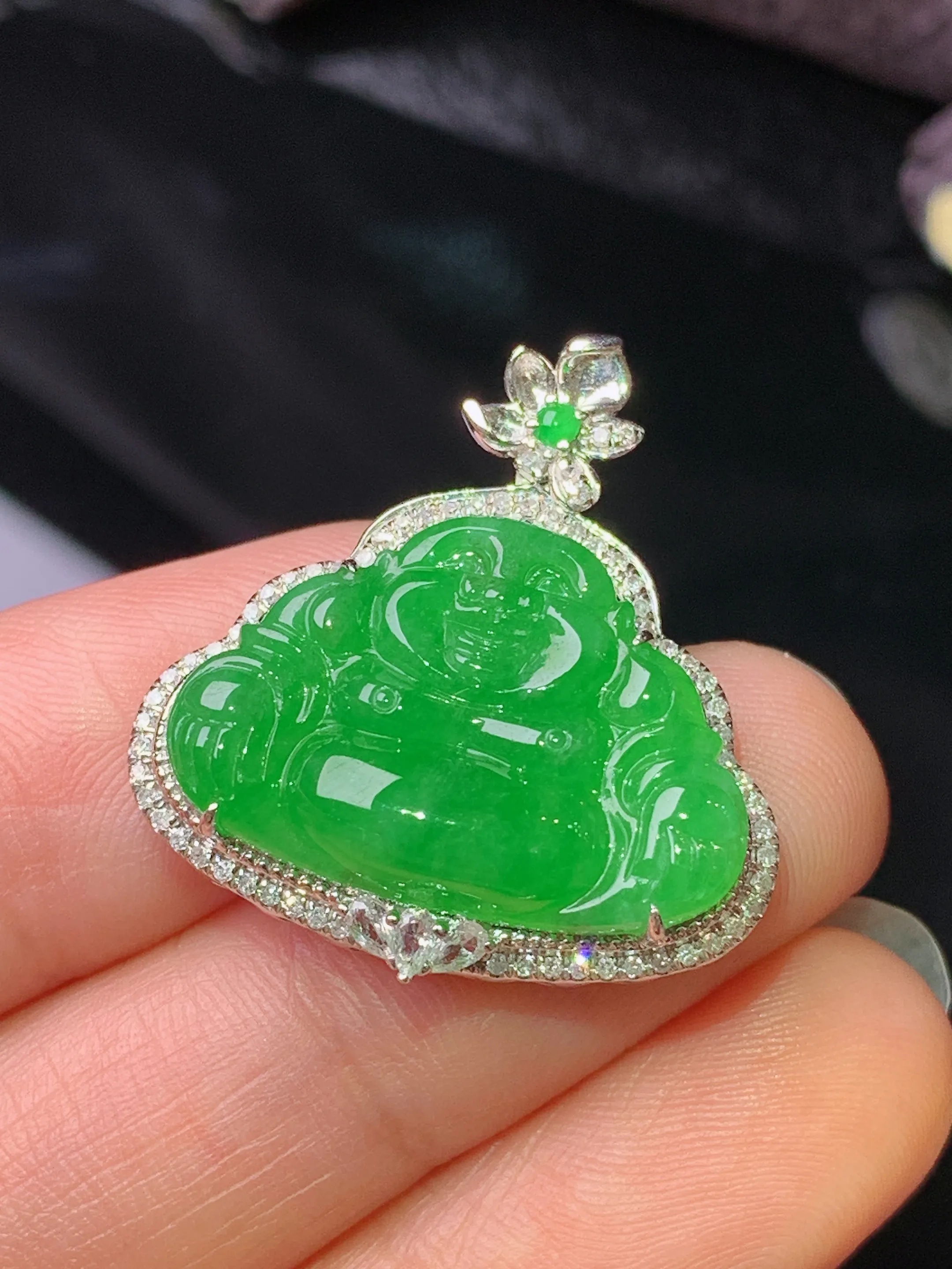 18k金钻镶嵌满绿佛公吊坠 玉质细腻 色泽清新艳丽 整体尺寸27*24.8*8