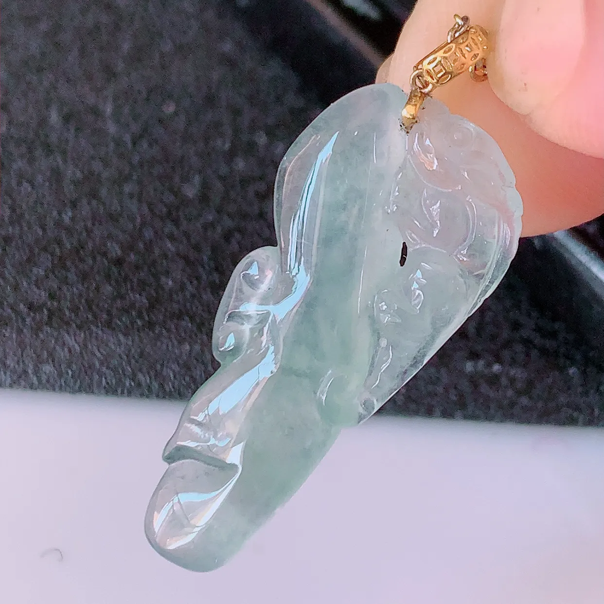 18K金镶嵌冰种翡翠招财蜥蜴吊坠，种老水足，雕工精湛 ，寓意美好，佩戴时尚出众！#1.26