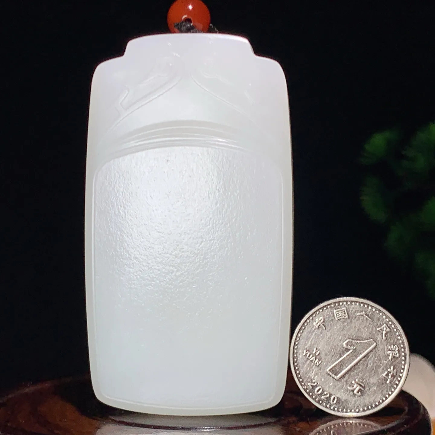 新疆和田玉白皮料籽料羊脂白玉平安无事牌子挂件。尺寸72/39/13重91克 玉质细腻油润。过灯无裂无杂无结构 手推出油。佩戴高端典雅。lt251225