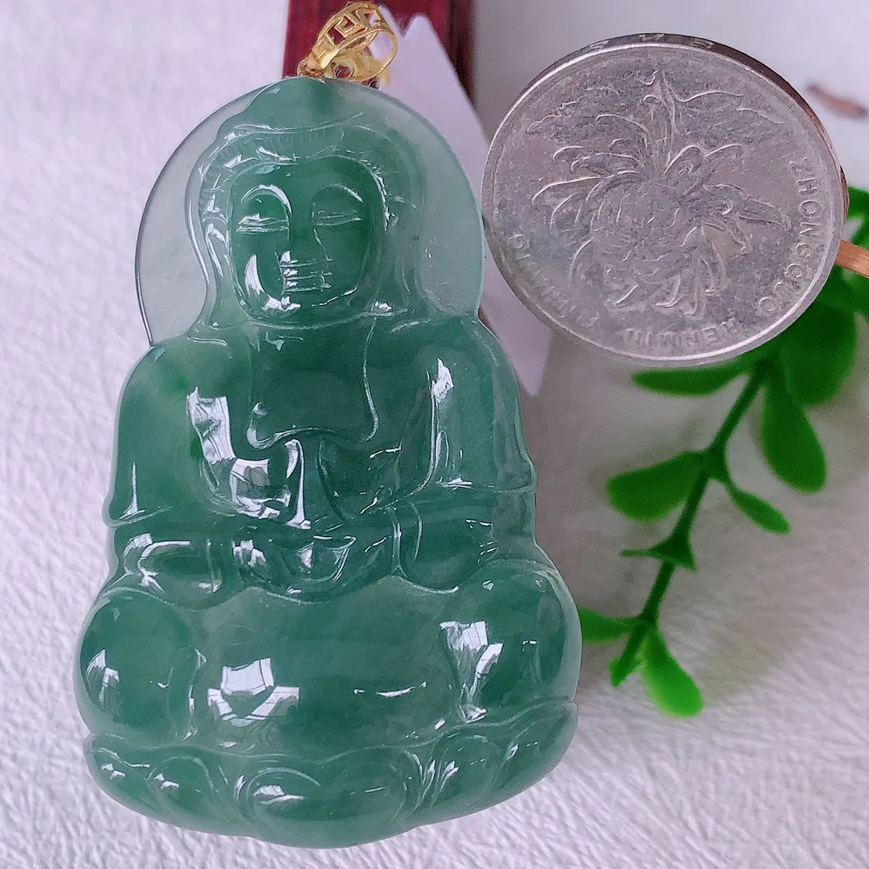 18K金镶嵌冰种满色翡翠观音菩萨吊坠，赐福翡翠观音，观音面相端庄，品相佳，佩戴气质！#35.24