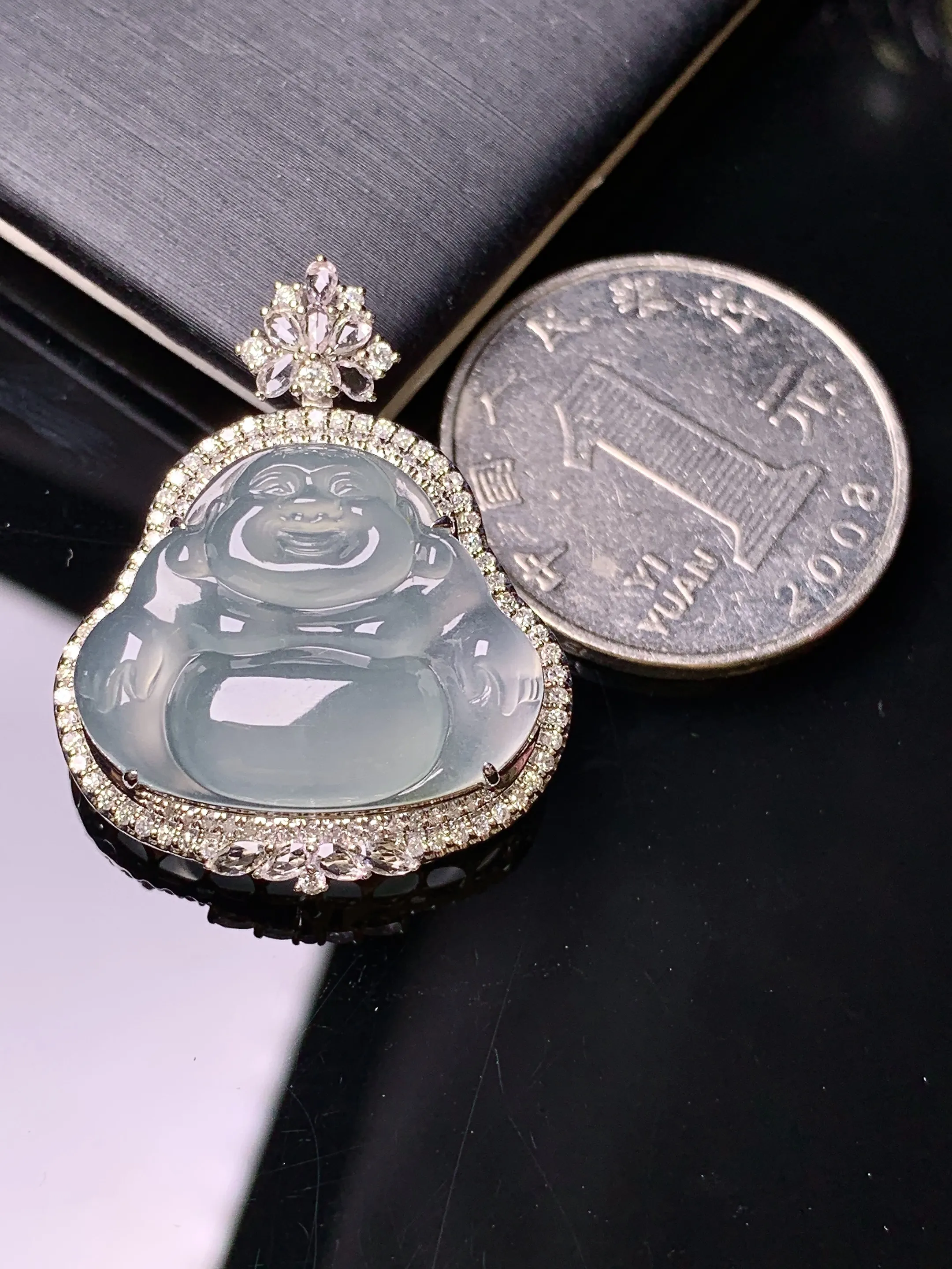 18k金钻镶嵌冰种佛公吊坠 玉质细腻 色泽清新艳丽 整体尺寸30.5*24.3*9.2