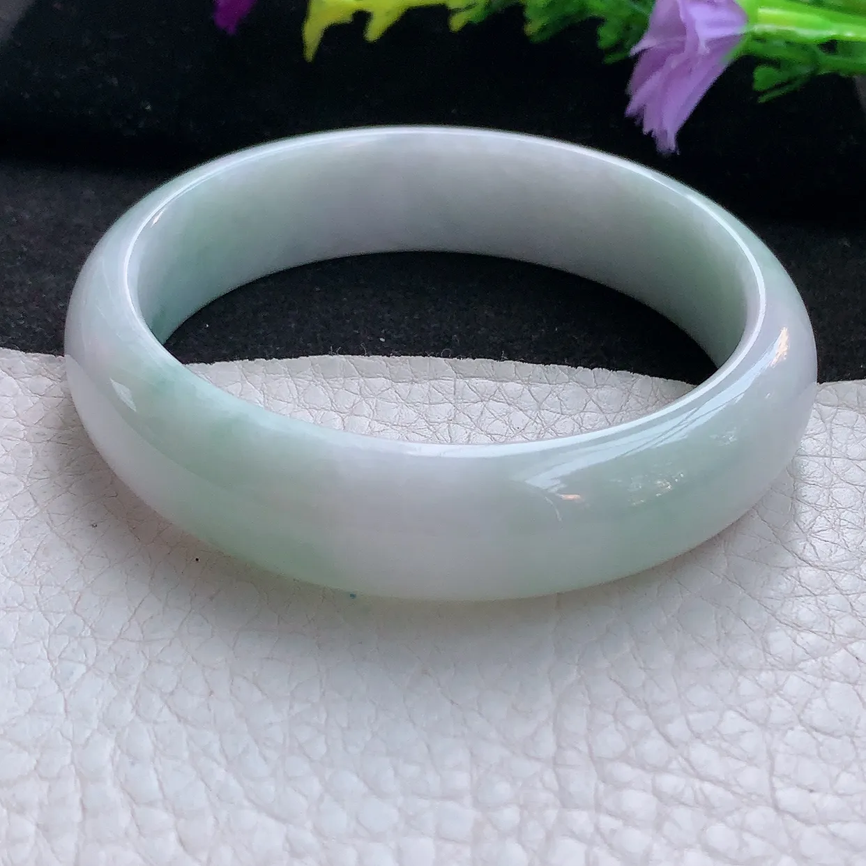 Ee大圈口59*12.8*7.3平安镯 天然翡翠A货手镯淡绿宽边正圈玉镯子