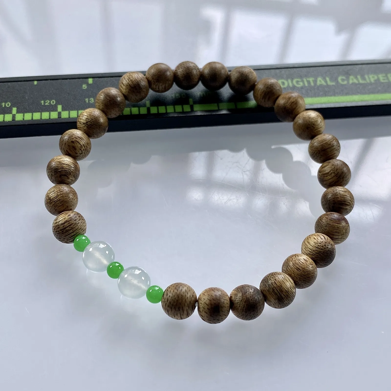 缅甸天然翡翠A货，卡6.2高冰种起光起胶双彩圆珠手串手链，尺寸：大珠6.2mm/2颗，小珠：3.3m